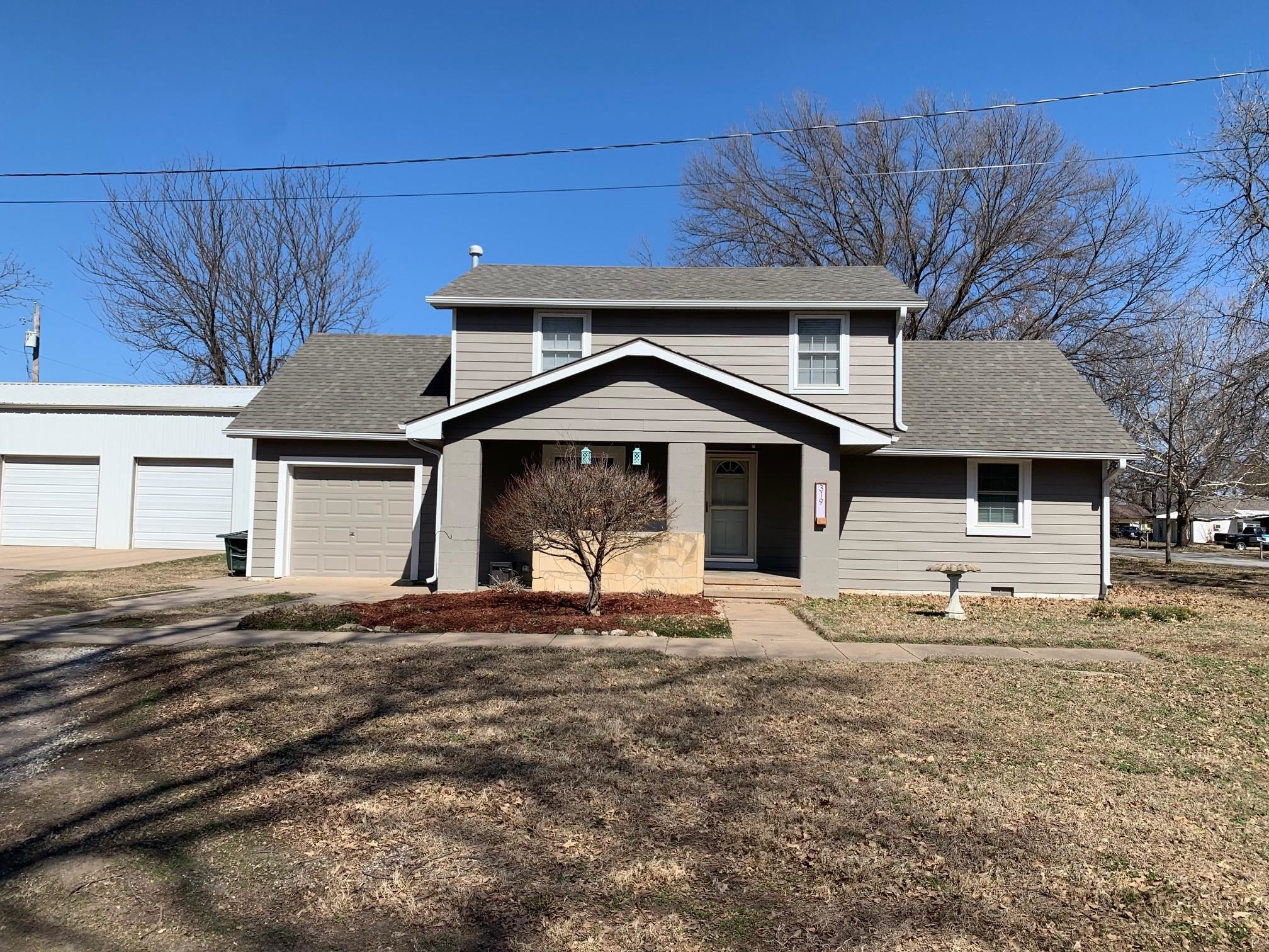 319 E Cedar Property Photo