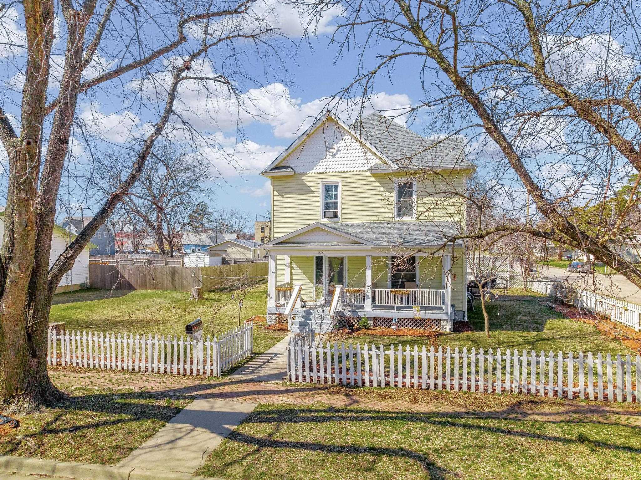 524 N B St Property Photo
