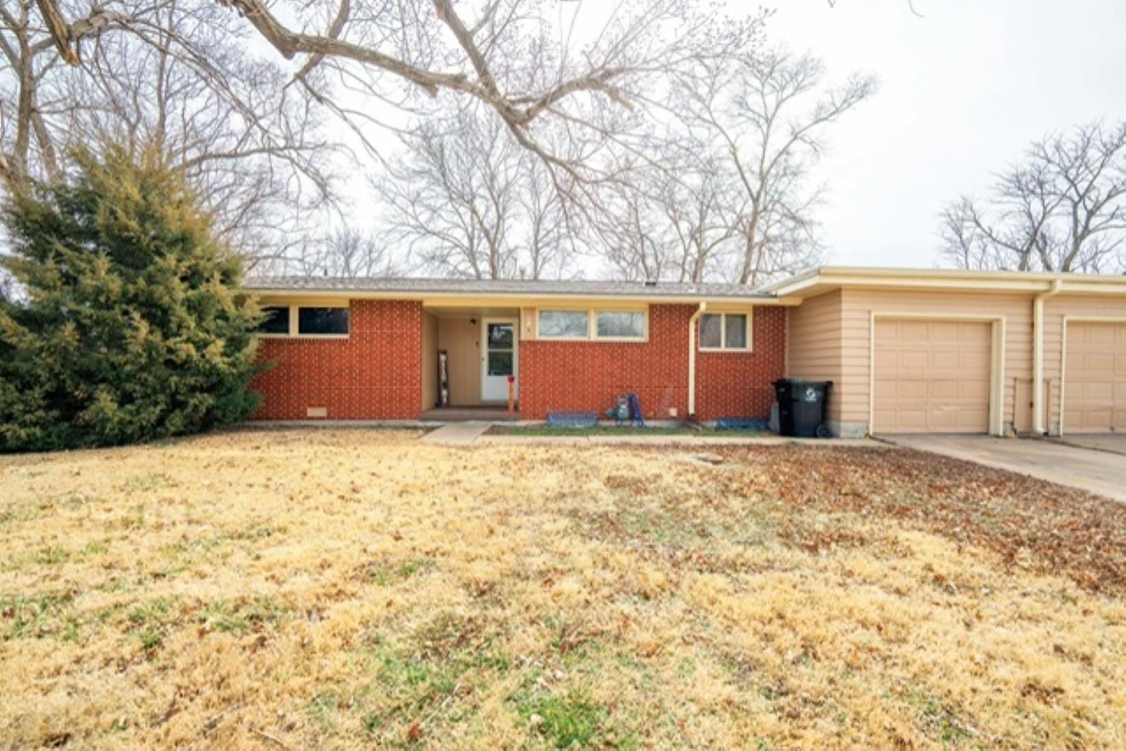 714/716 Greenbriar Cir Property Photo 1