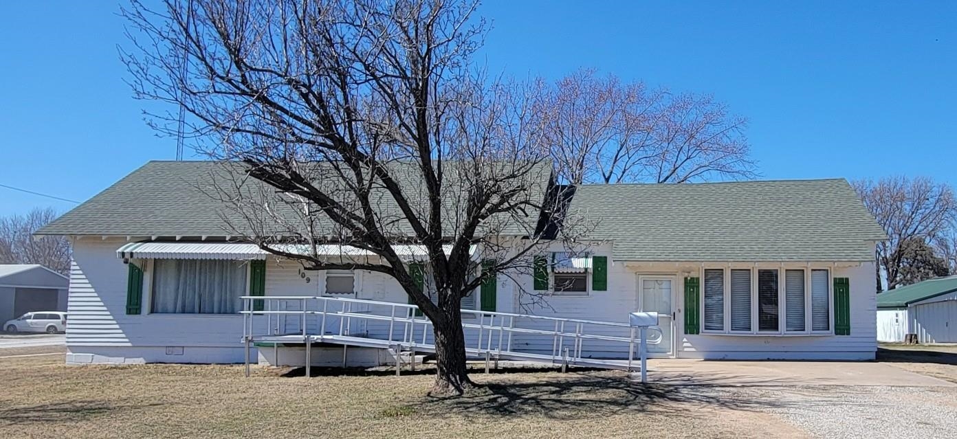 109 S Kickapoo Property Photo