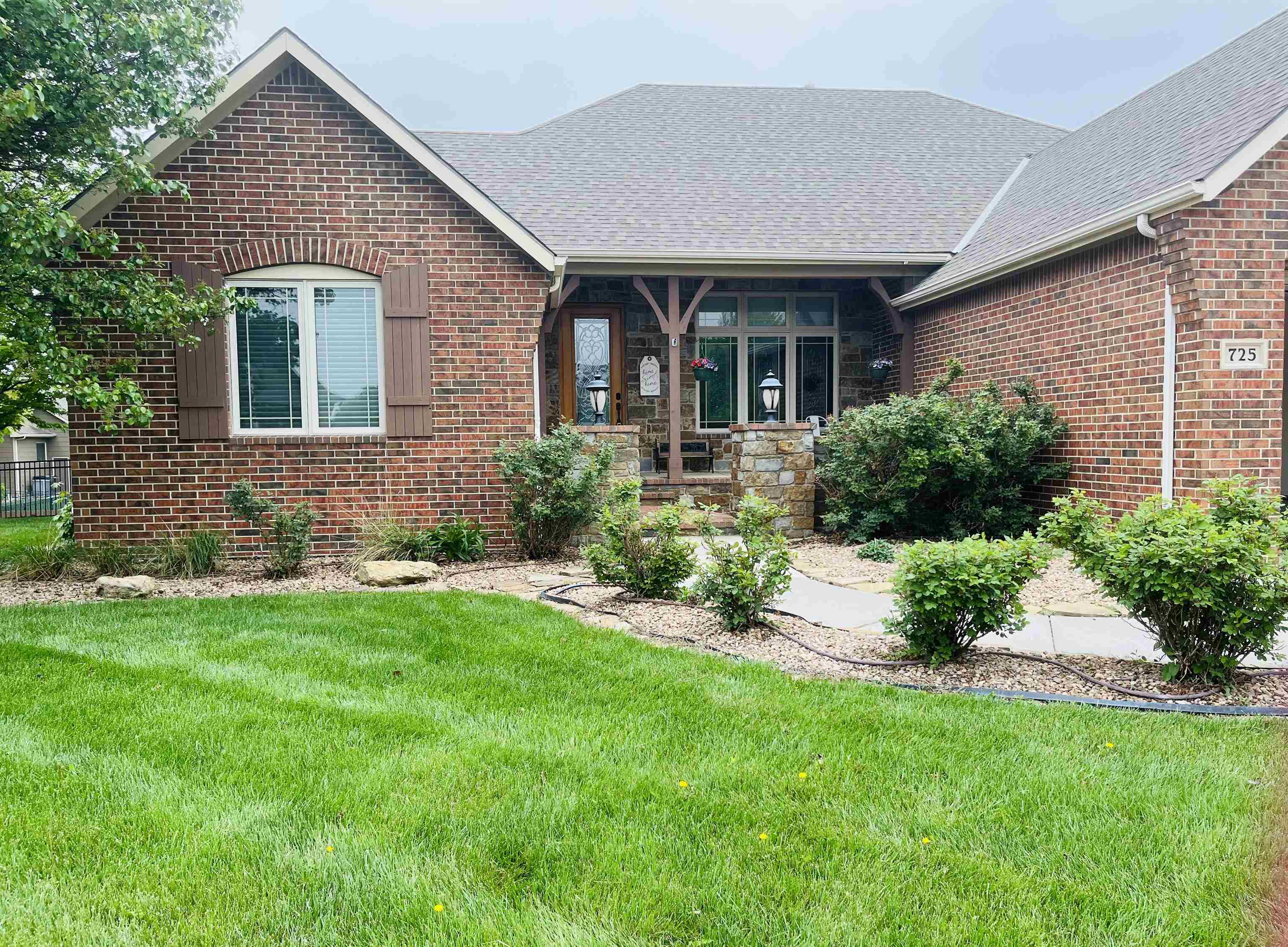 725 Bobtail Ct Property Photo