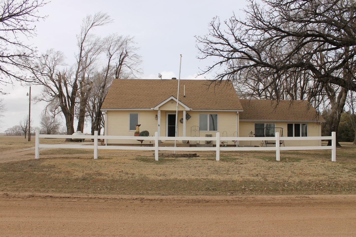 7607 S Victory Rd Property Photo
