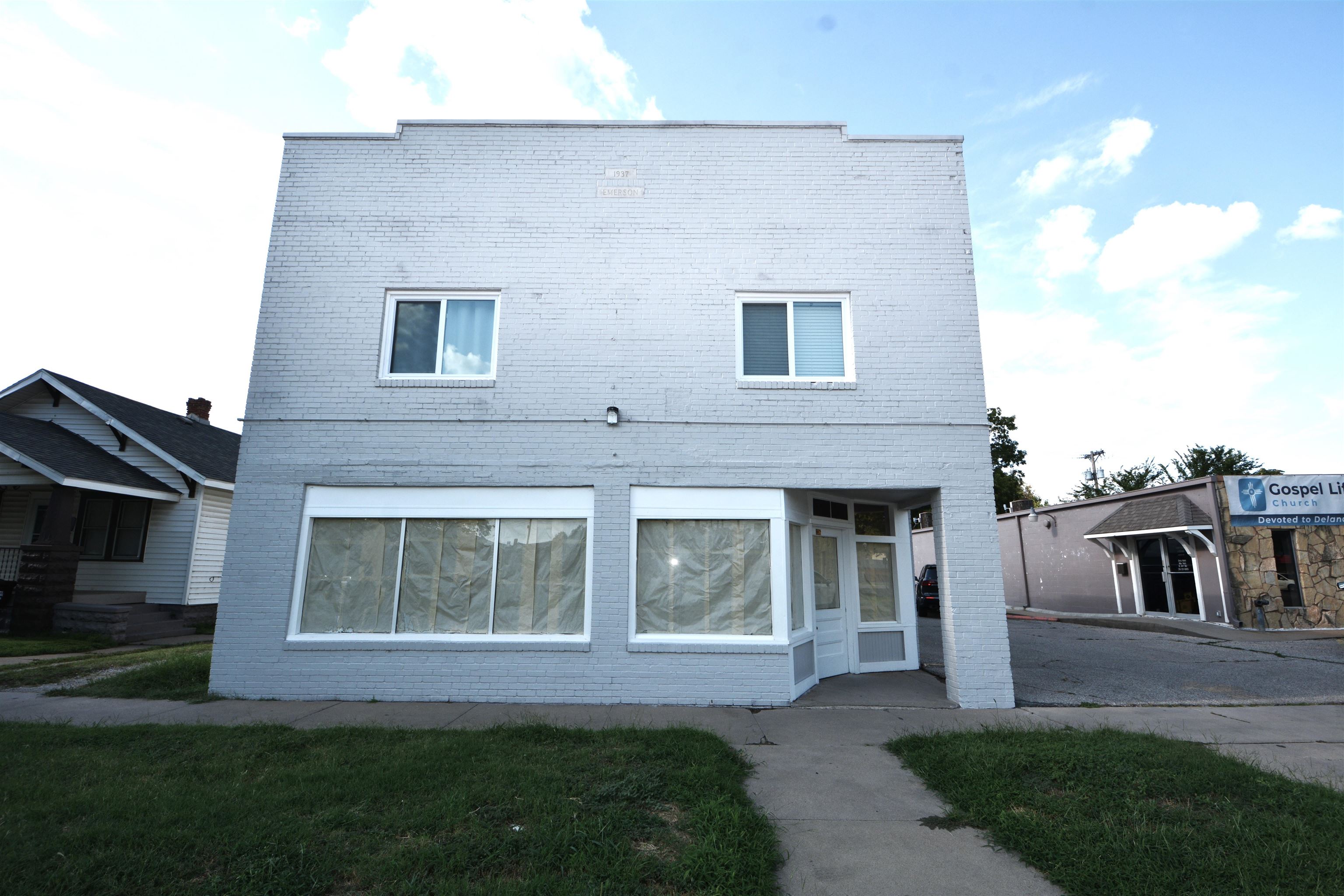 1316 W Douglas Ave Property Photo