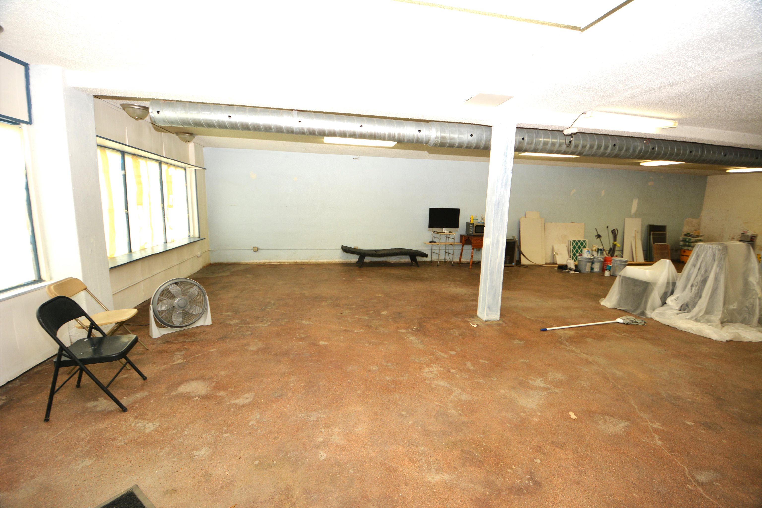 1316 W Douglas Ave Property Photo 2