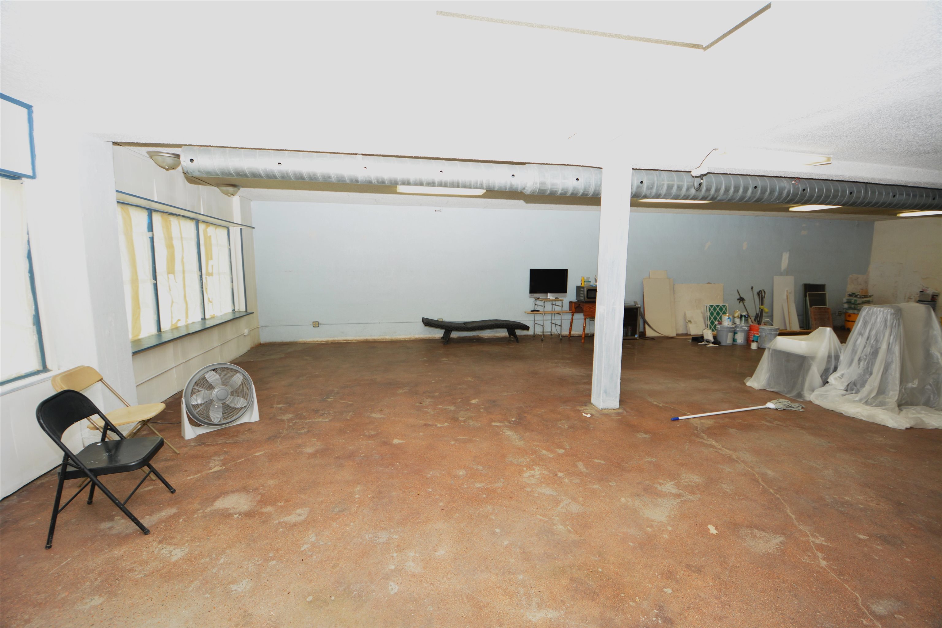1316 W Douglas Ave Property Photo 3