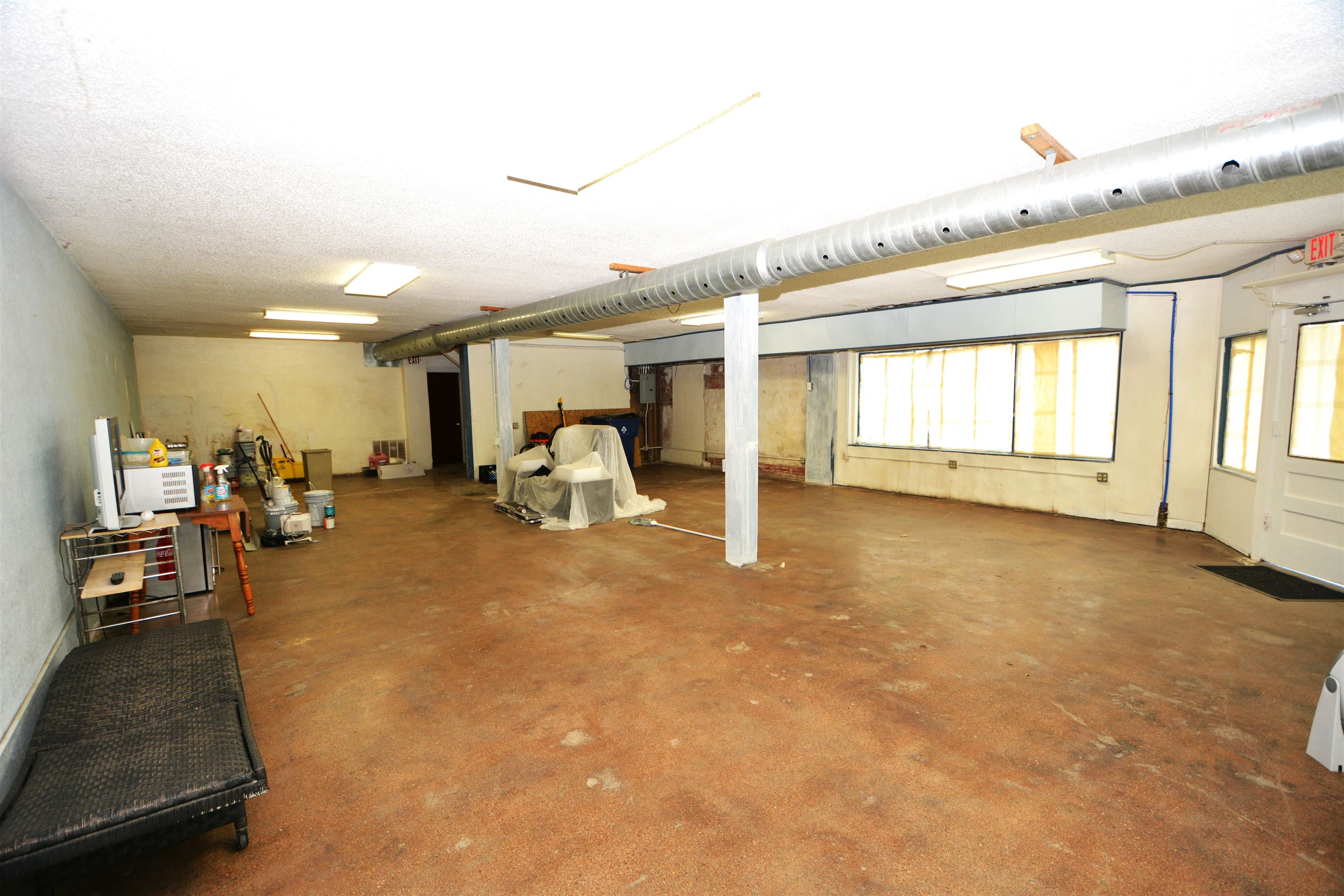 1316 W Douglas Ave Property Photo 4