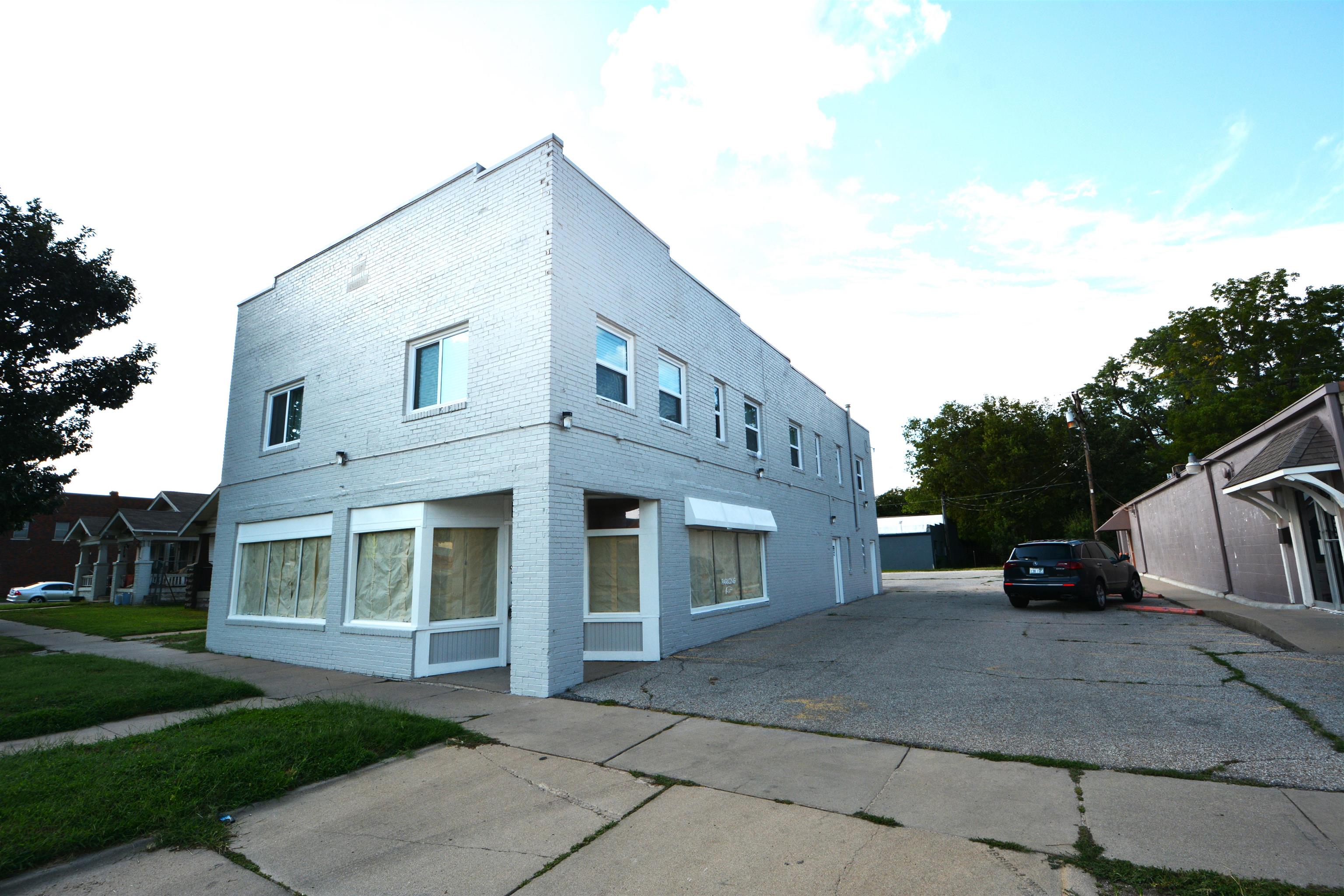 1316 W Douglas Ave Property Photo 5