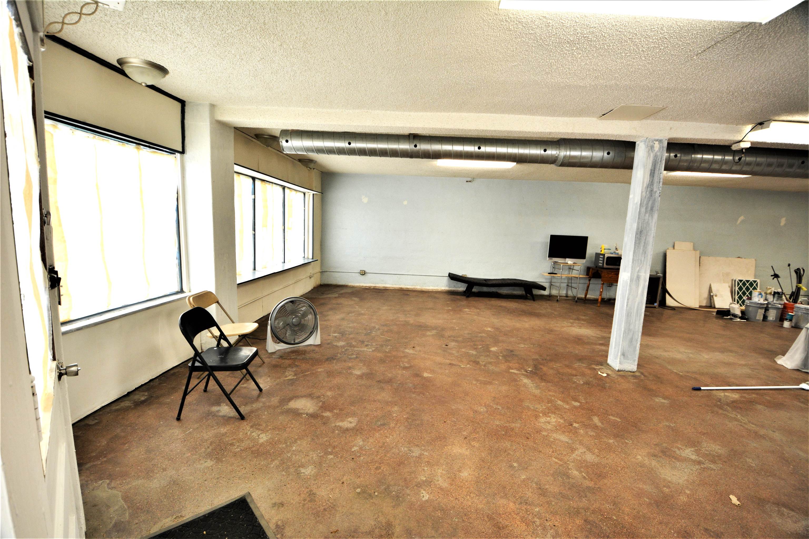 1316 W Douglas Ave Property Photo 7