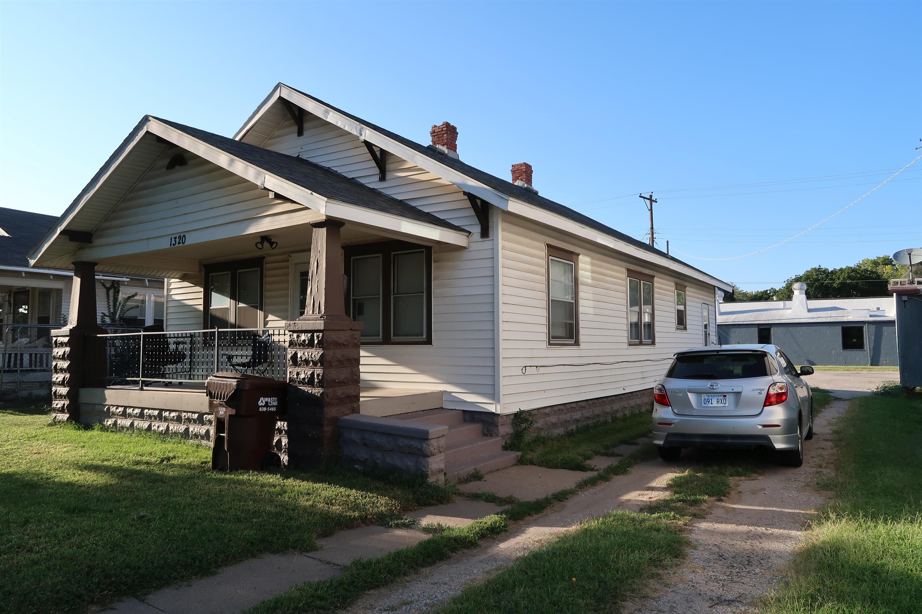 1316 W Douglas Ave Property Photo 8