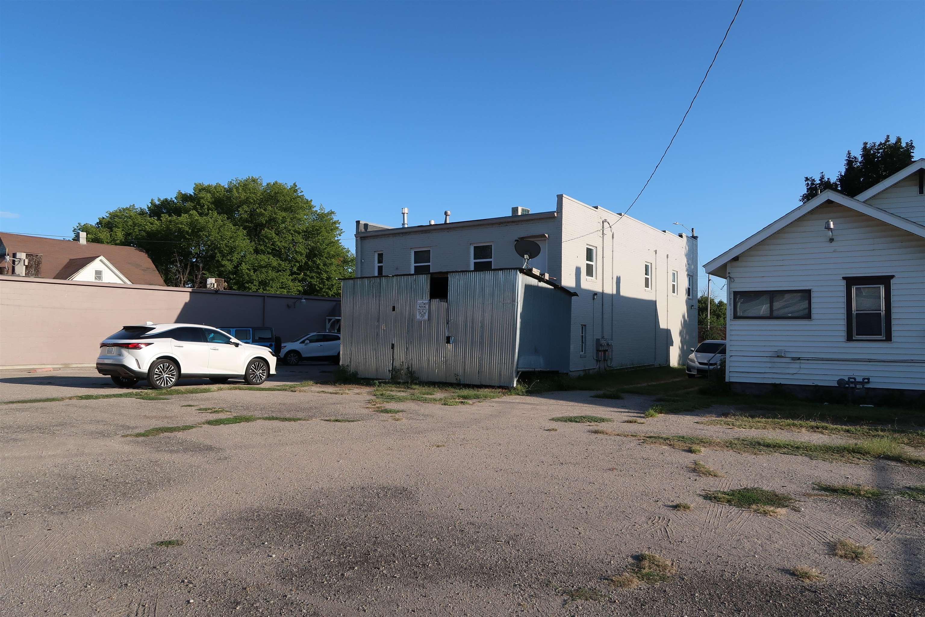 1316 W Douglas Ave Property Photo 10