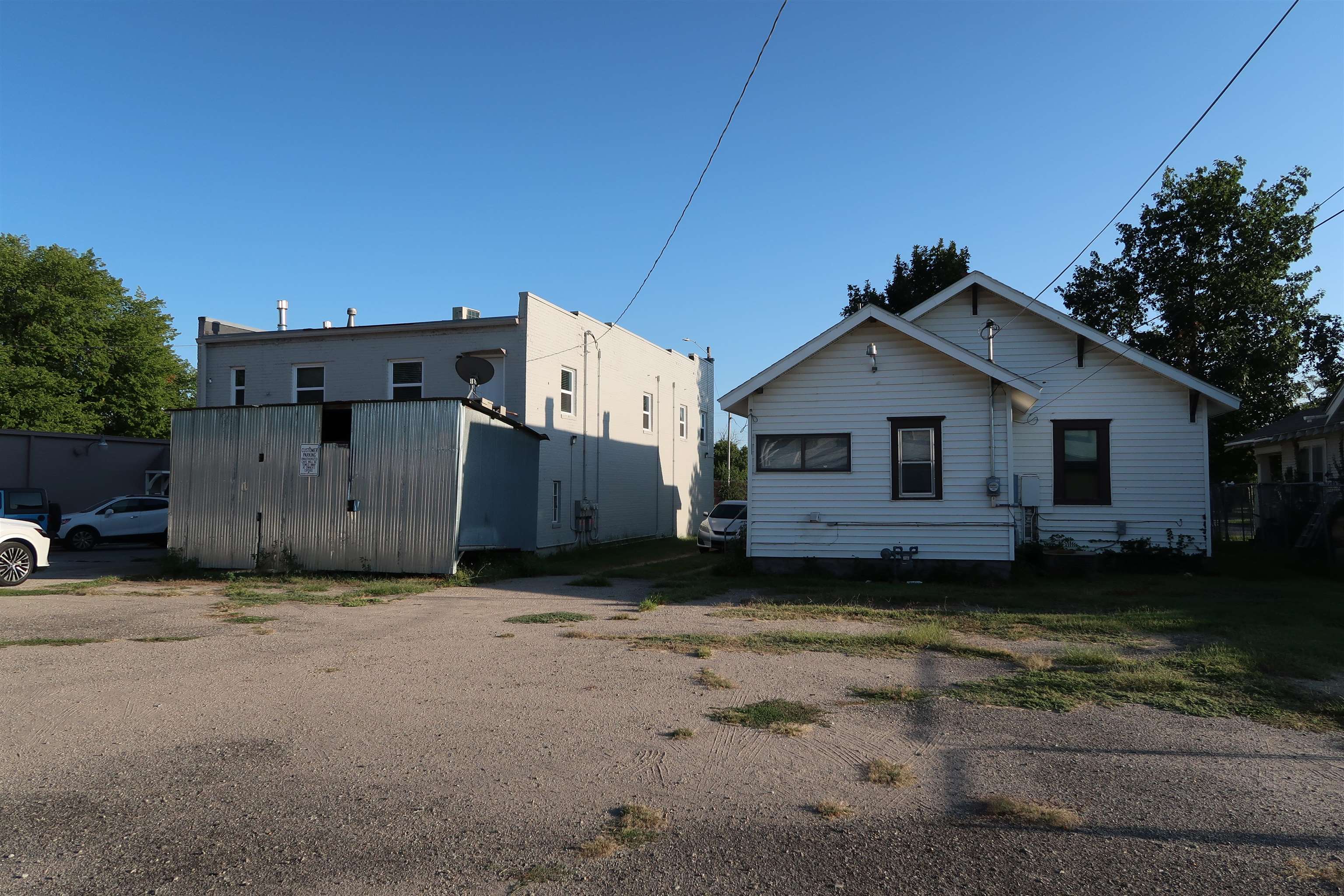 1316 W Douglas Ave Property Photo 25