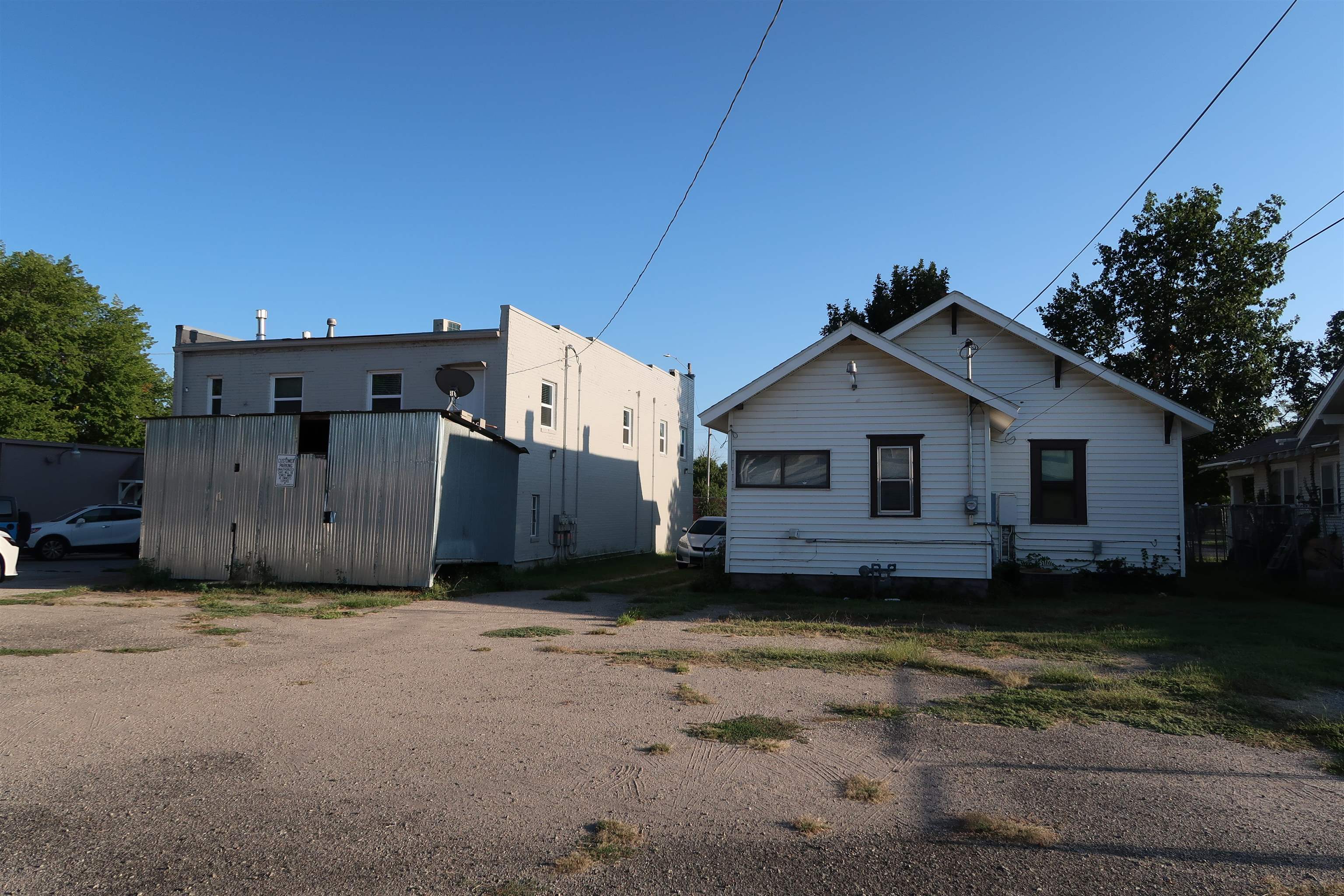 1316 W Douglas Ave Property Photo 34