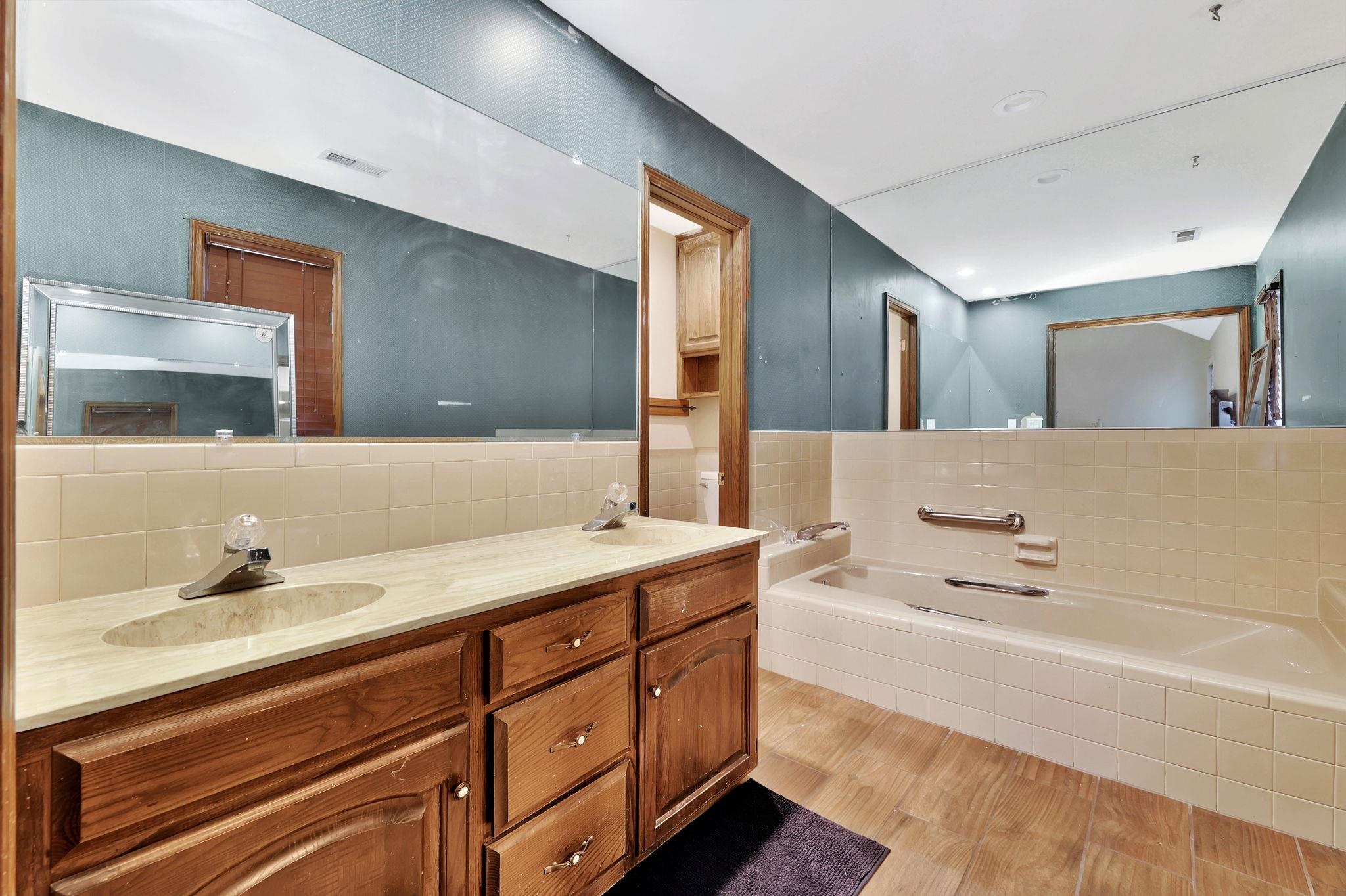 11617 W Burton Property Photo 28