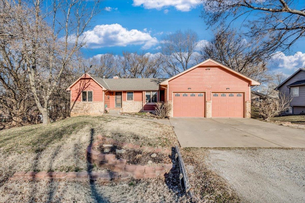 424 W White Tail Property Photo