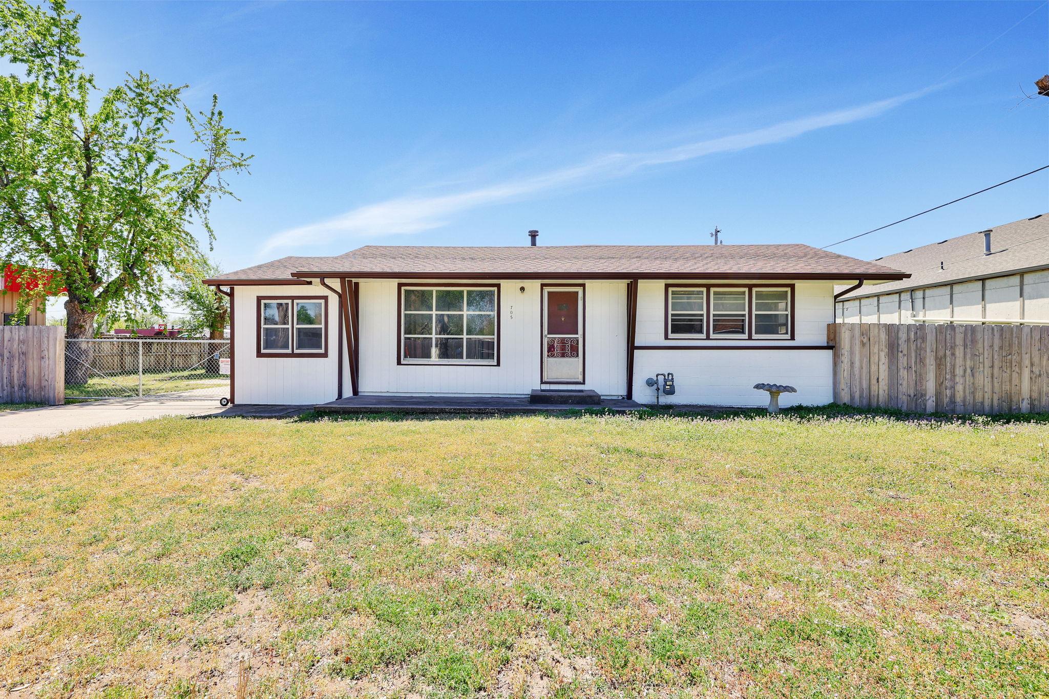 705 N Arapaho St Property Photo