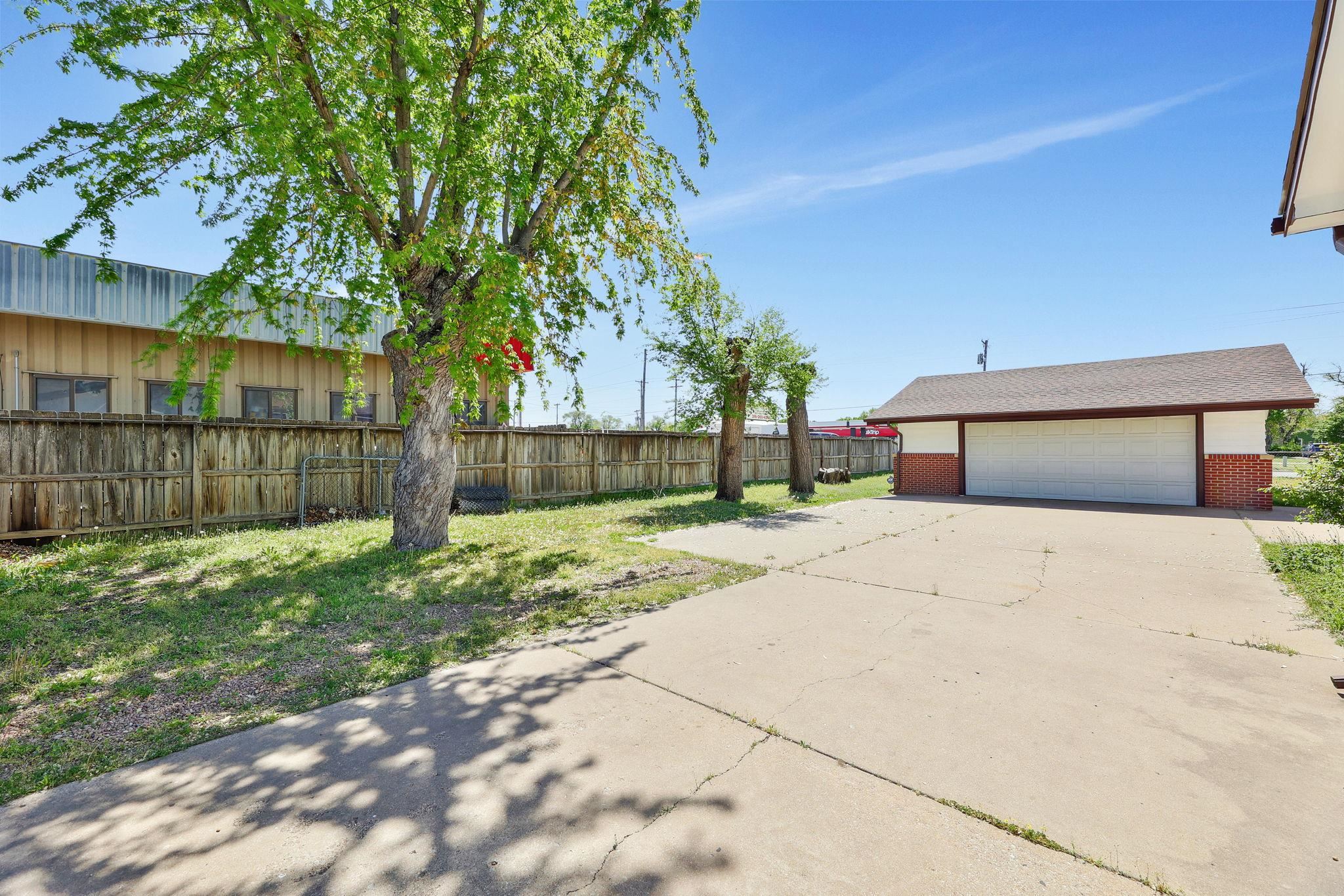705 N Arapaho St Property Photo 29