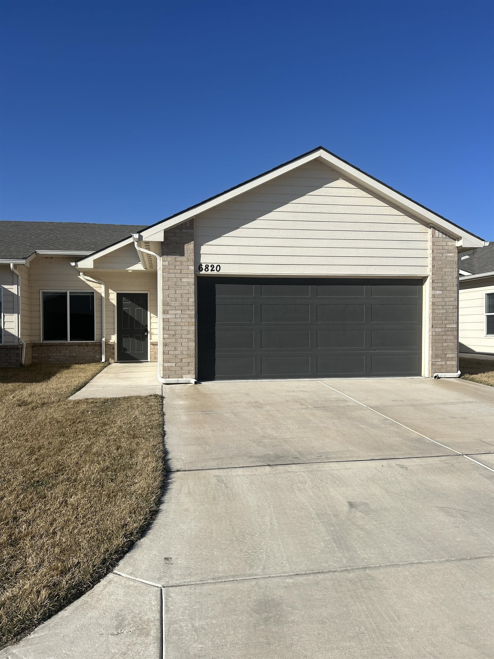 6820-6822 W White Pine Property Photo
