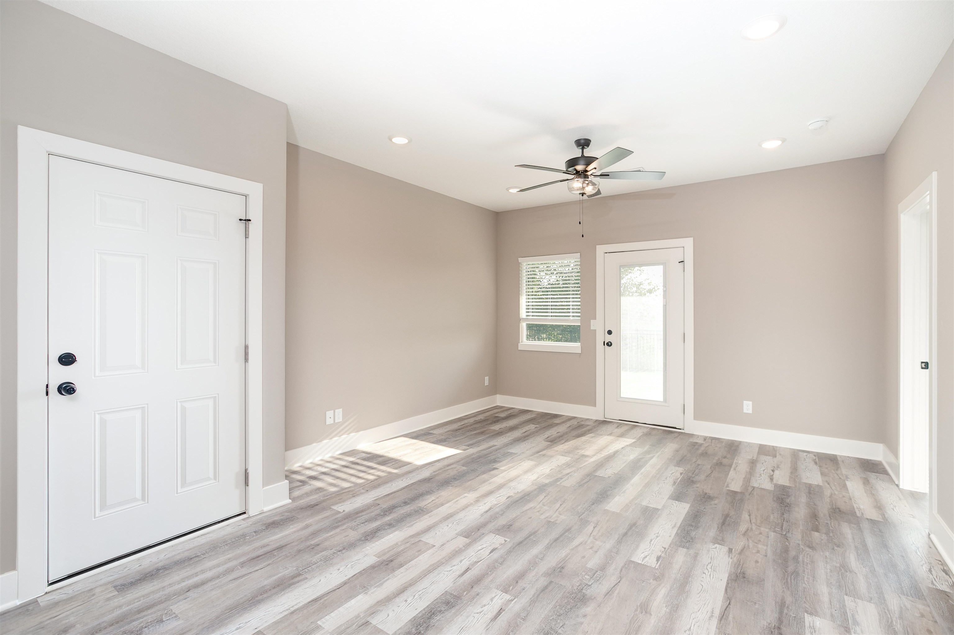 4307-4309 N Sandplum St Property Photo 4