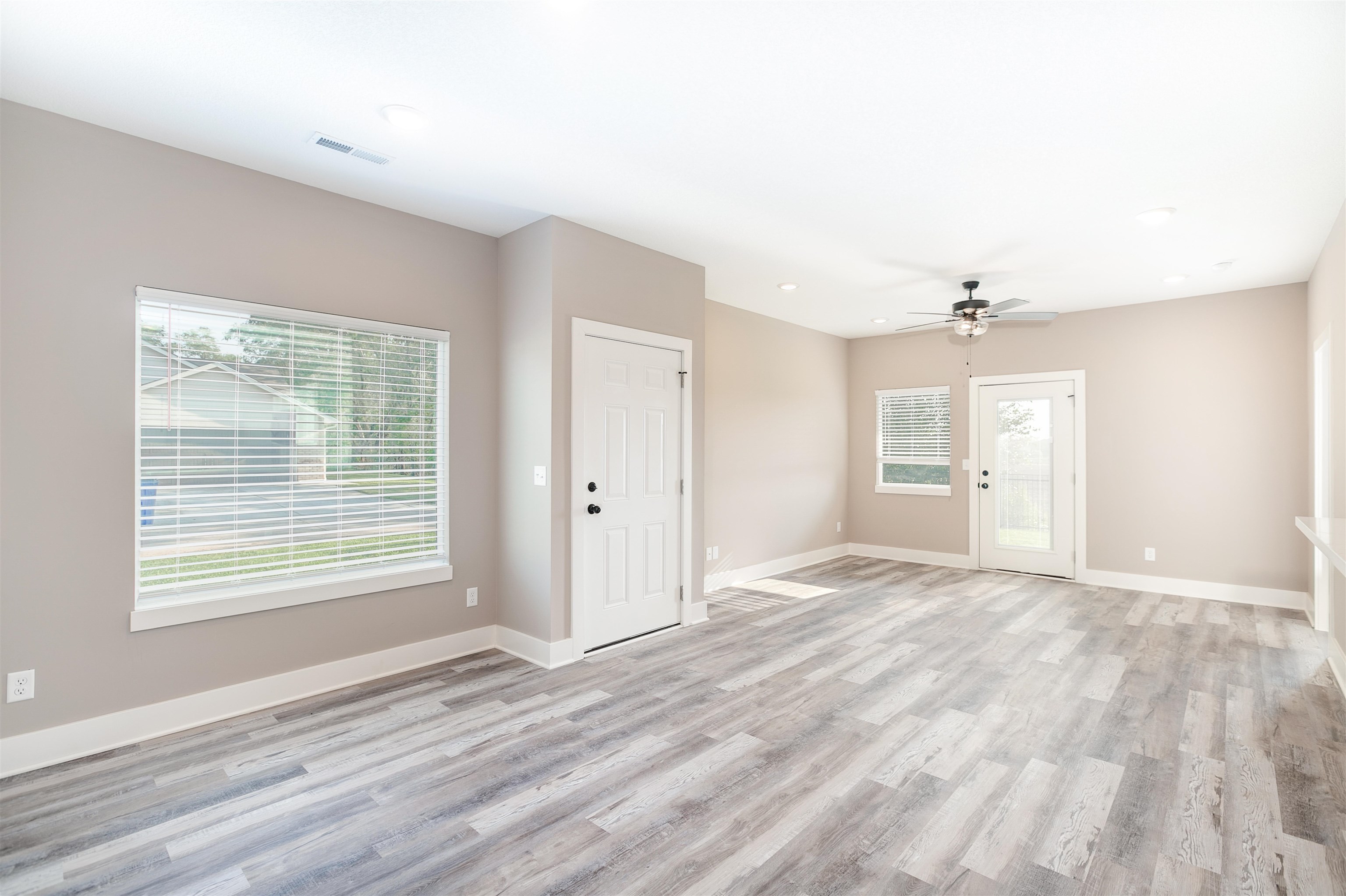 4307-4309 N Sandplum St Property Photo 5