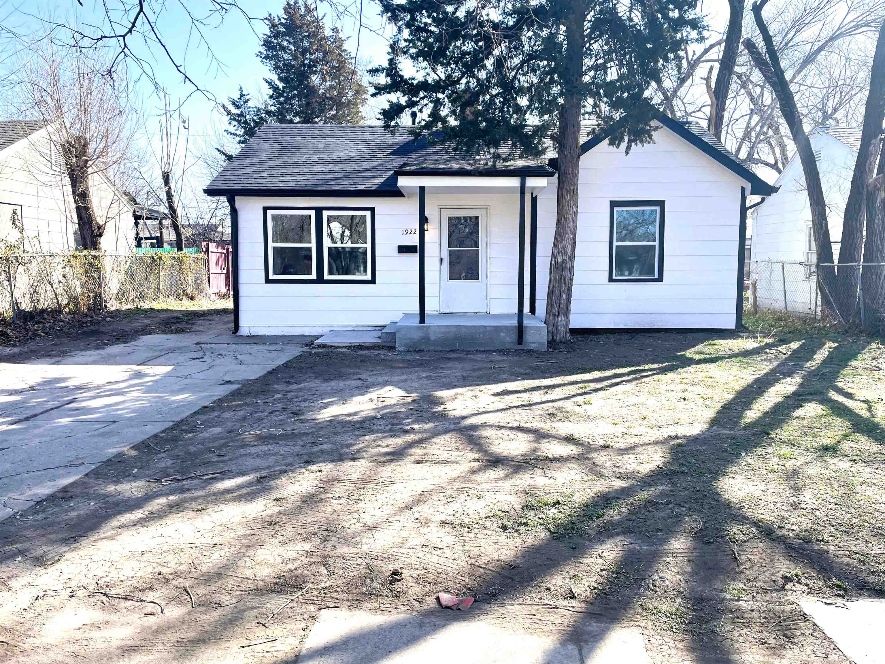 1922 N Grove Ave Property Photo