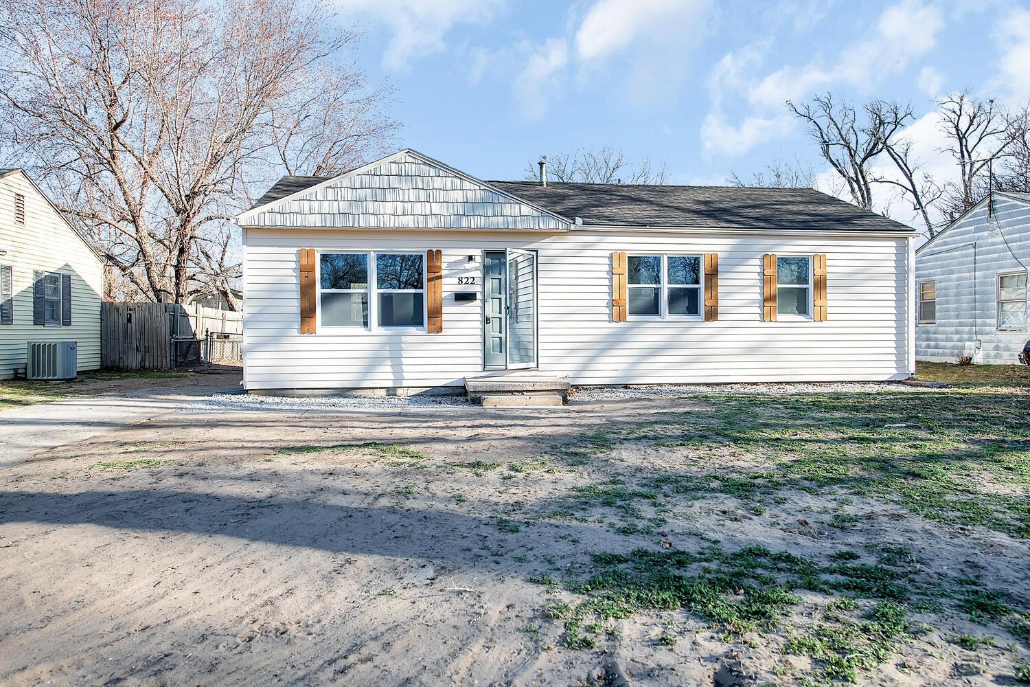 822 W Davis Dr Property Photo