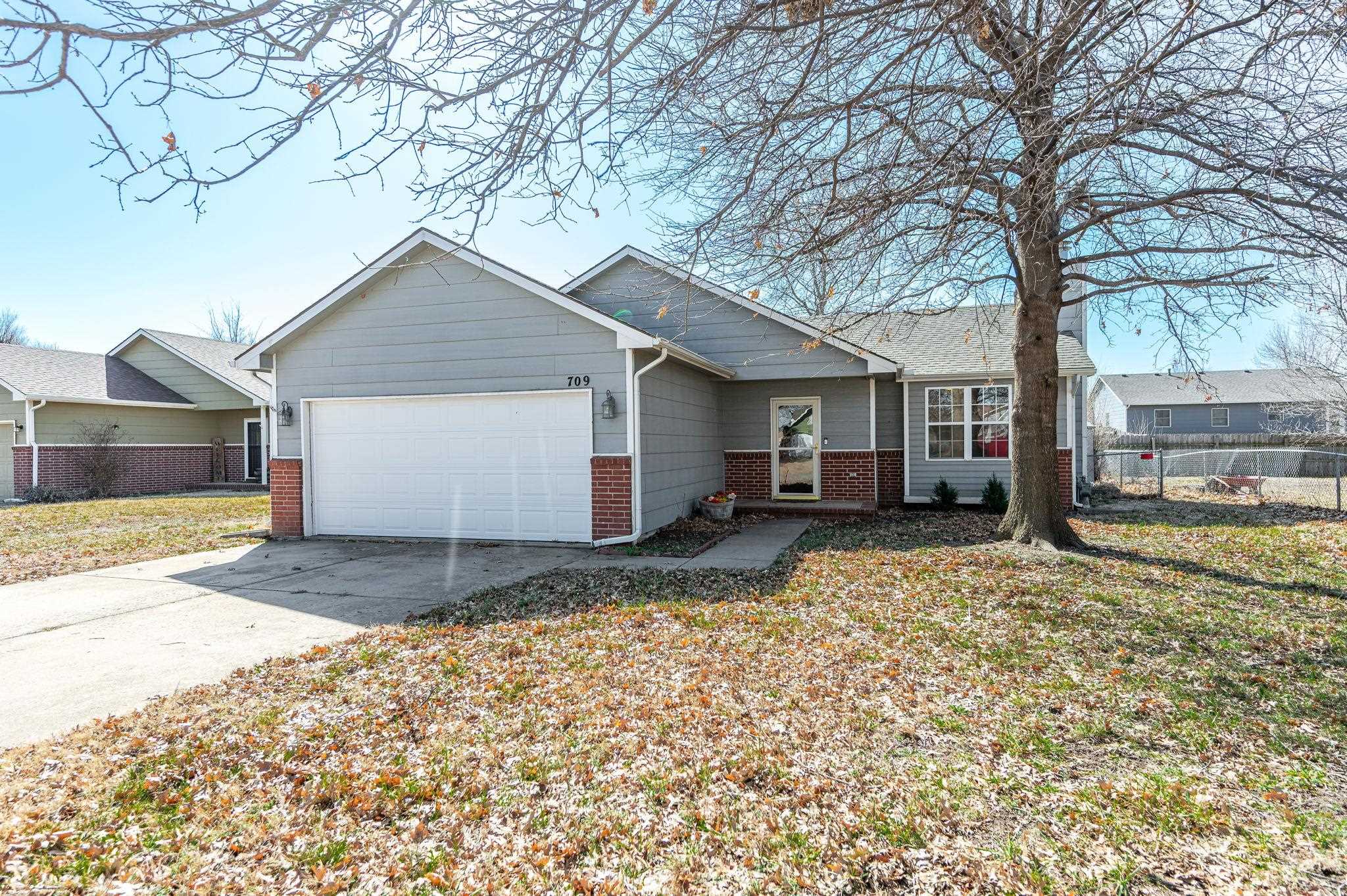 709 Deerfield Cir Property Photo