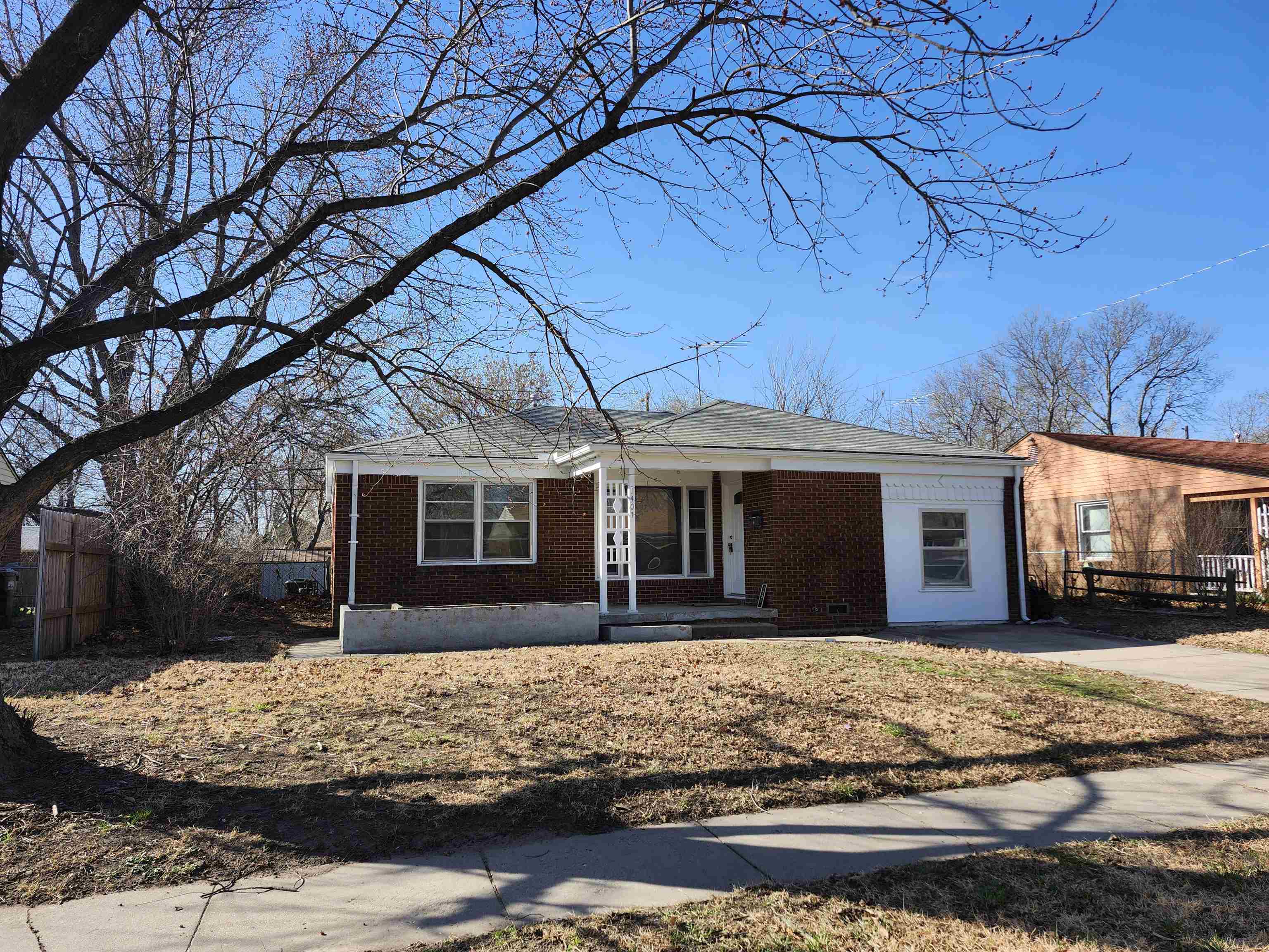 1401 E Jump St Property Photo
