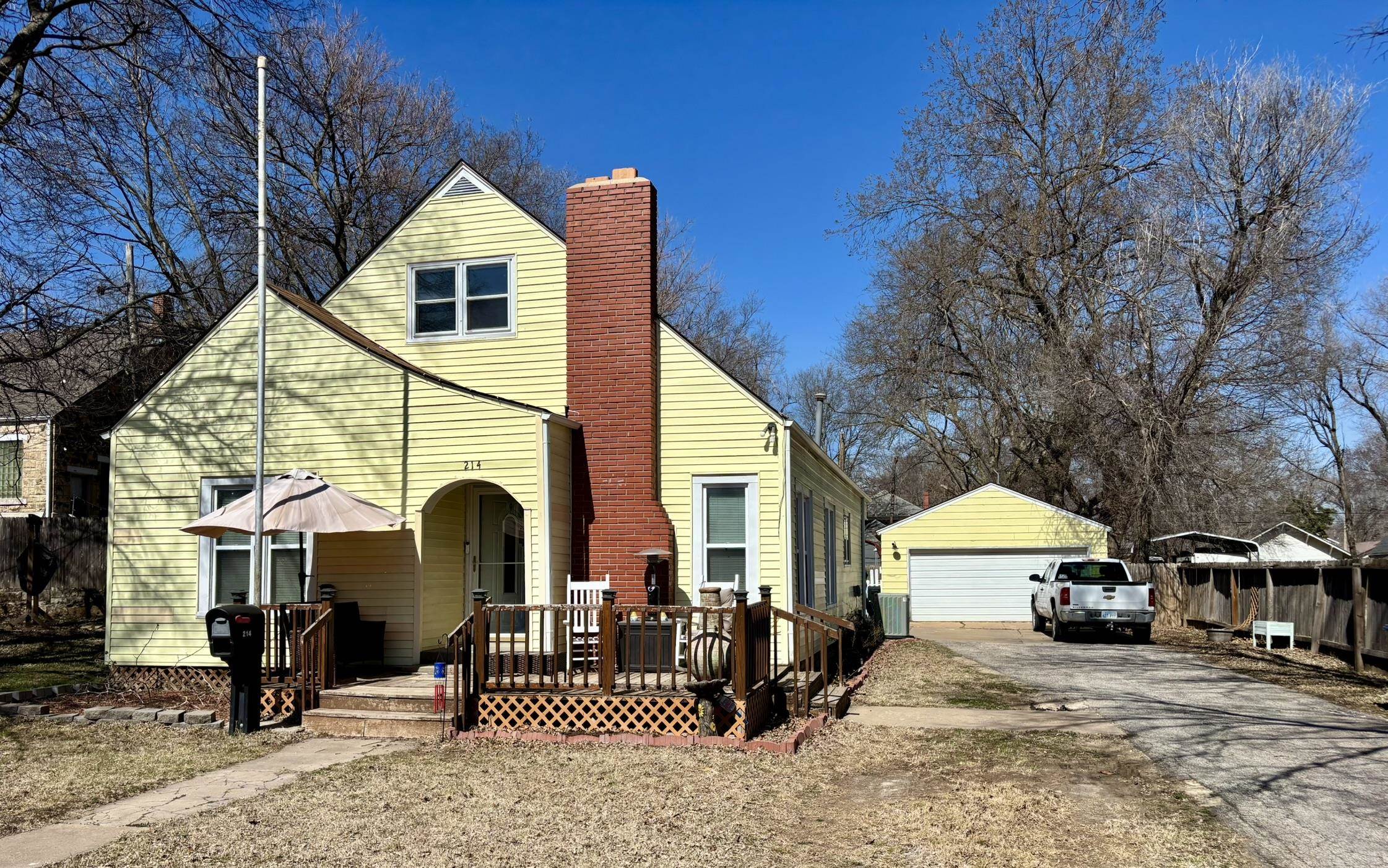 214 E Broadway Property Photo