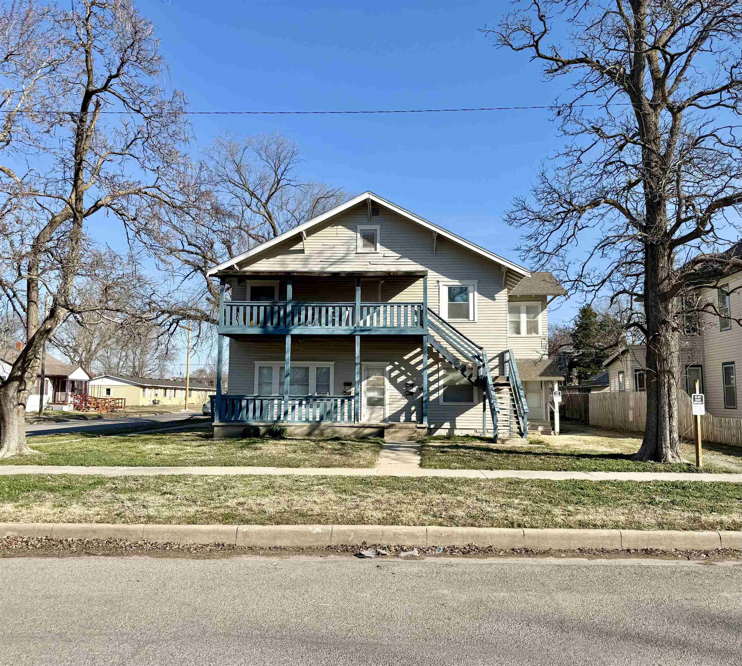 400 E Sherman St Property Photo