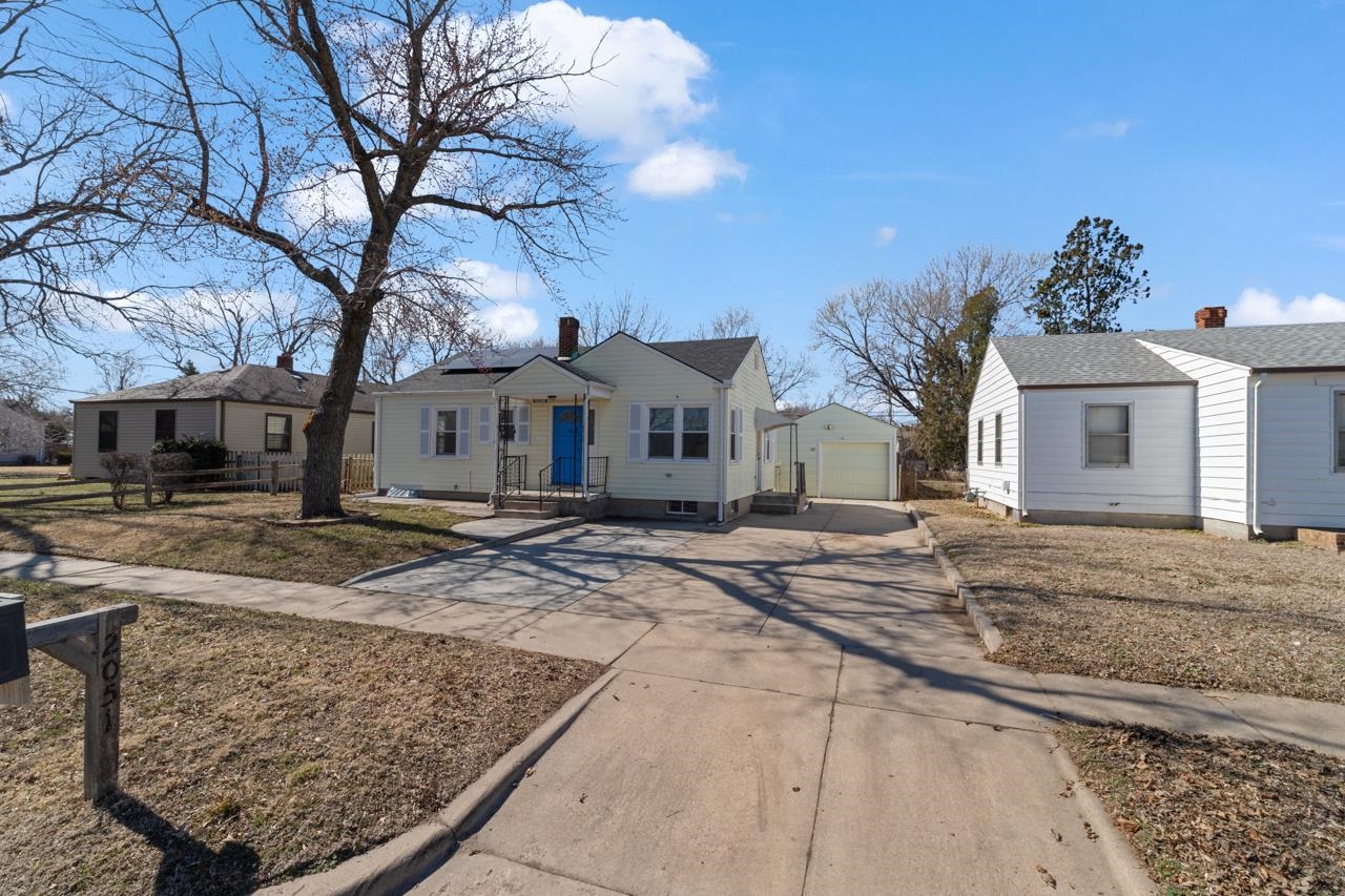 2051 S Ellis St Property Photo
