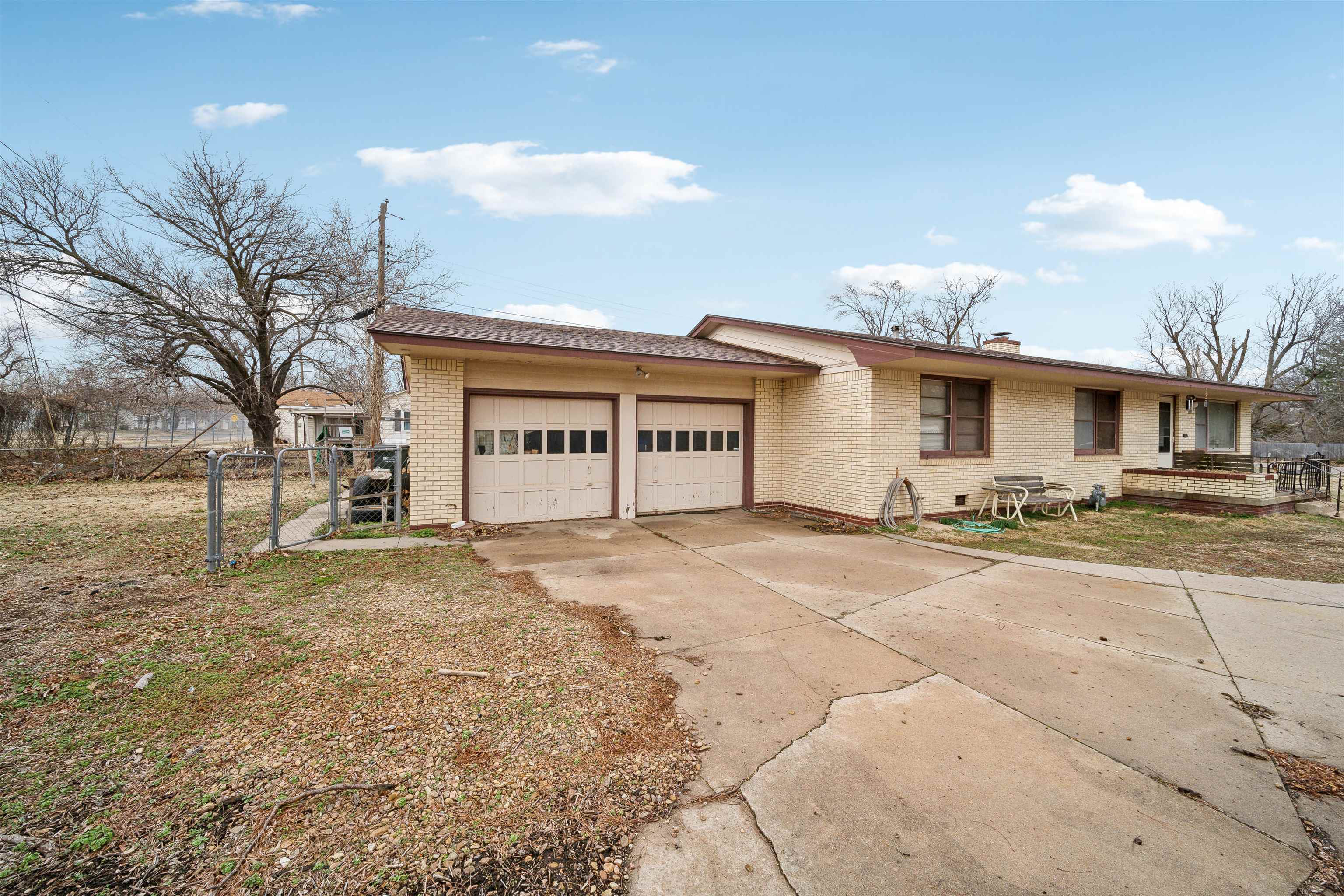 1031 N Harding Property Photo