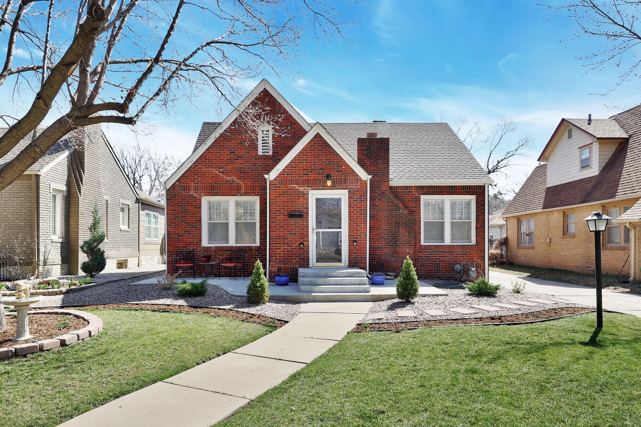 1494 N Woodrow Ave Property Photo