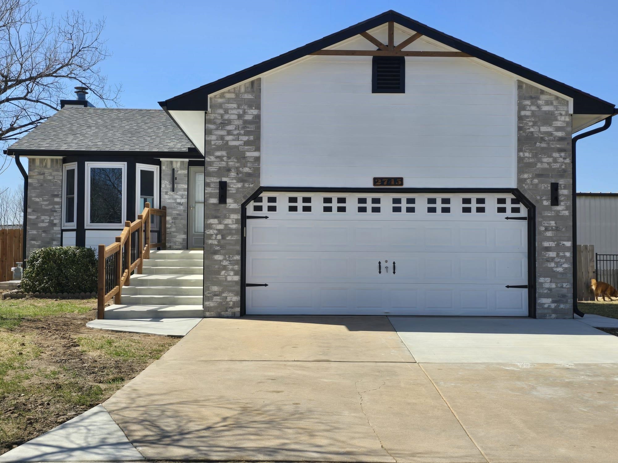 2745 S Lori St Property Photo