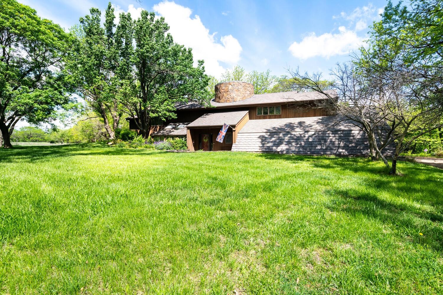 1935 N Rose Hill Rd Property Photo
