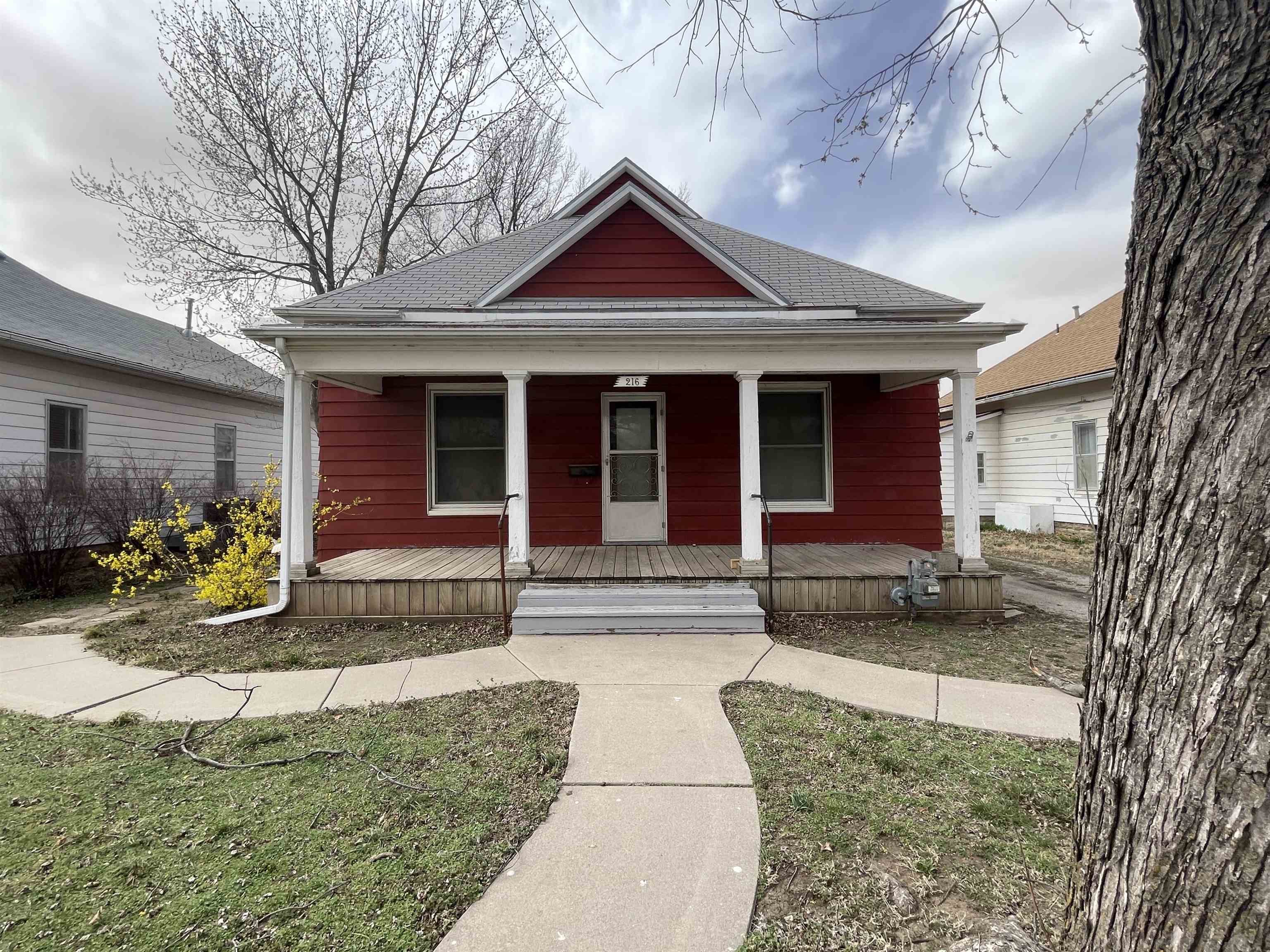 216 N Elm St Property Photo