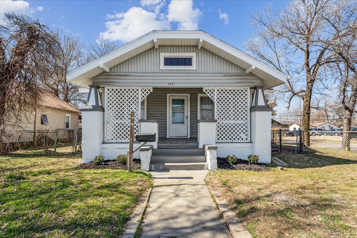 1401 S Seneca St Property Photo