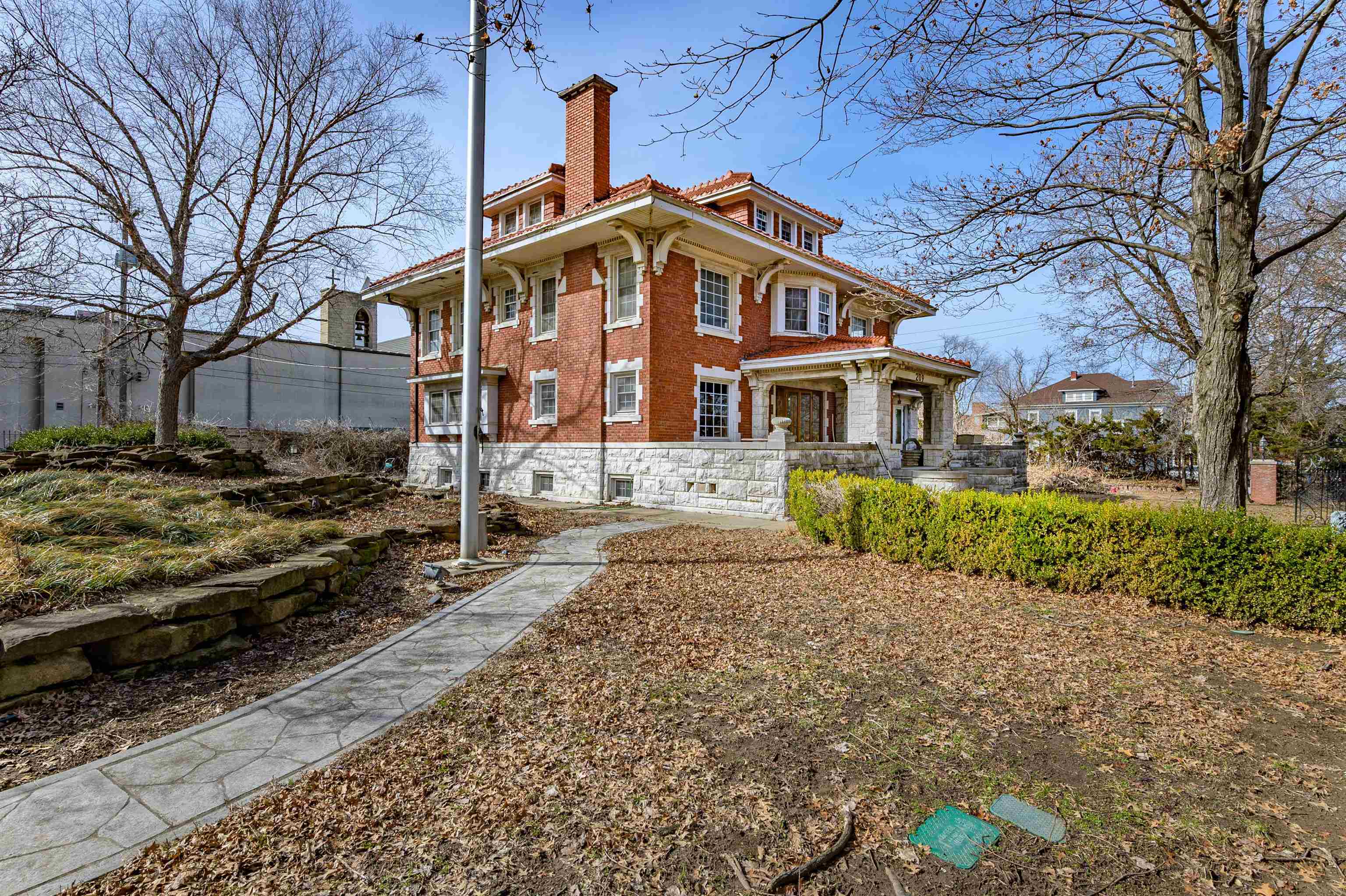 209 S Highland Ave Property Photo 2