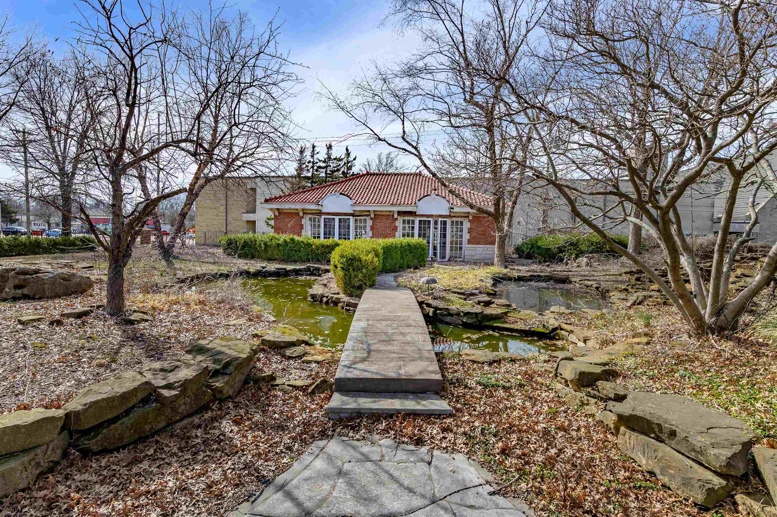 209 S Highland Ave Property Photo 3