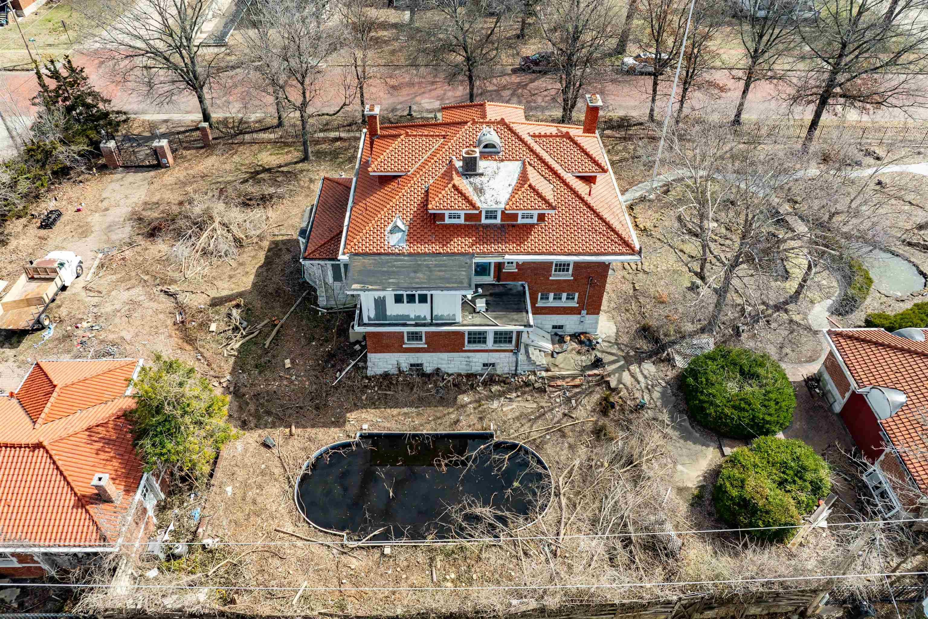 209 S Highland Ave Property Photo 16