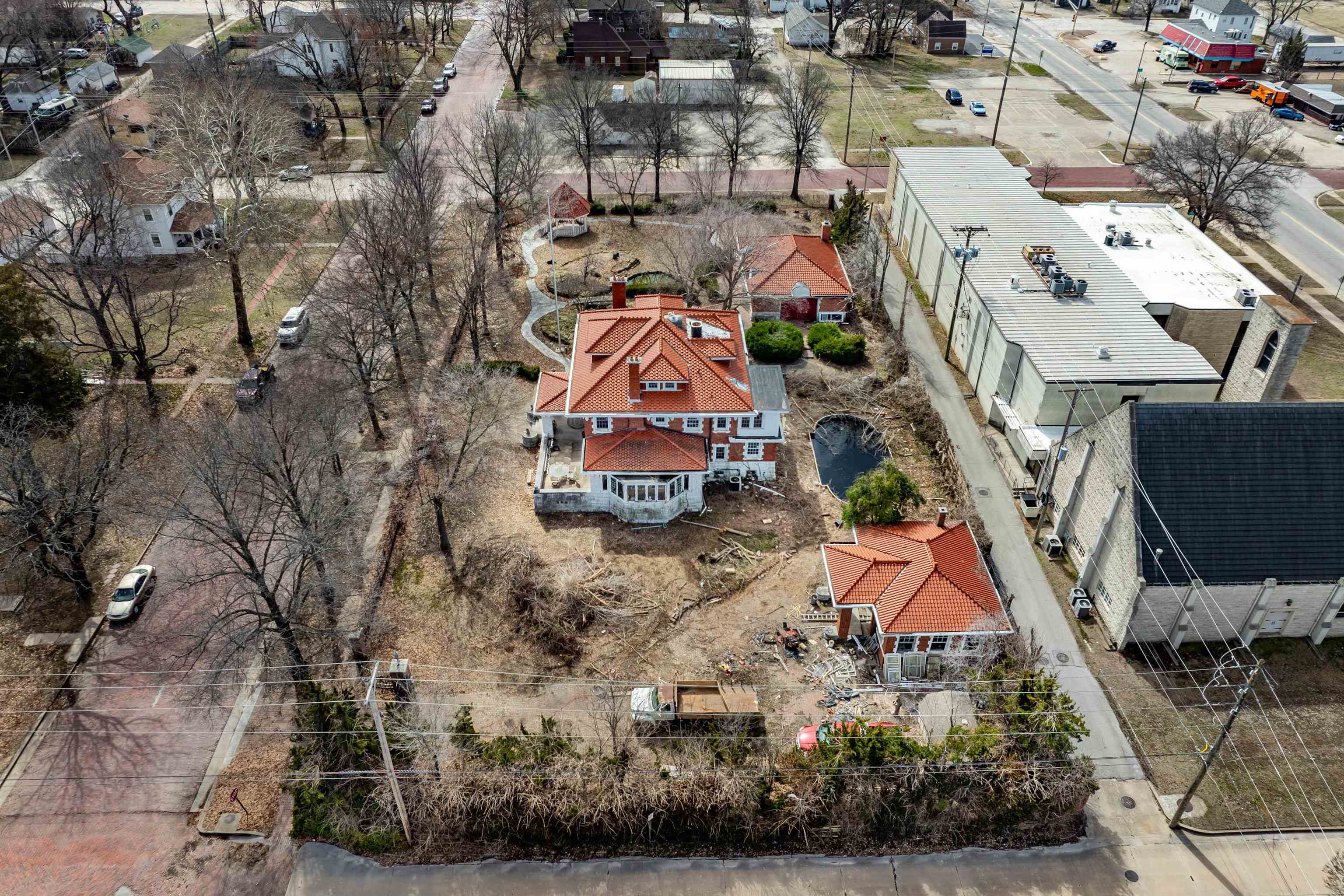 209 S Highland Ave Property Photo 17