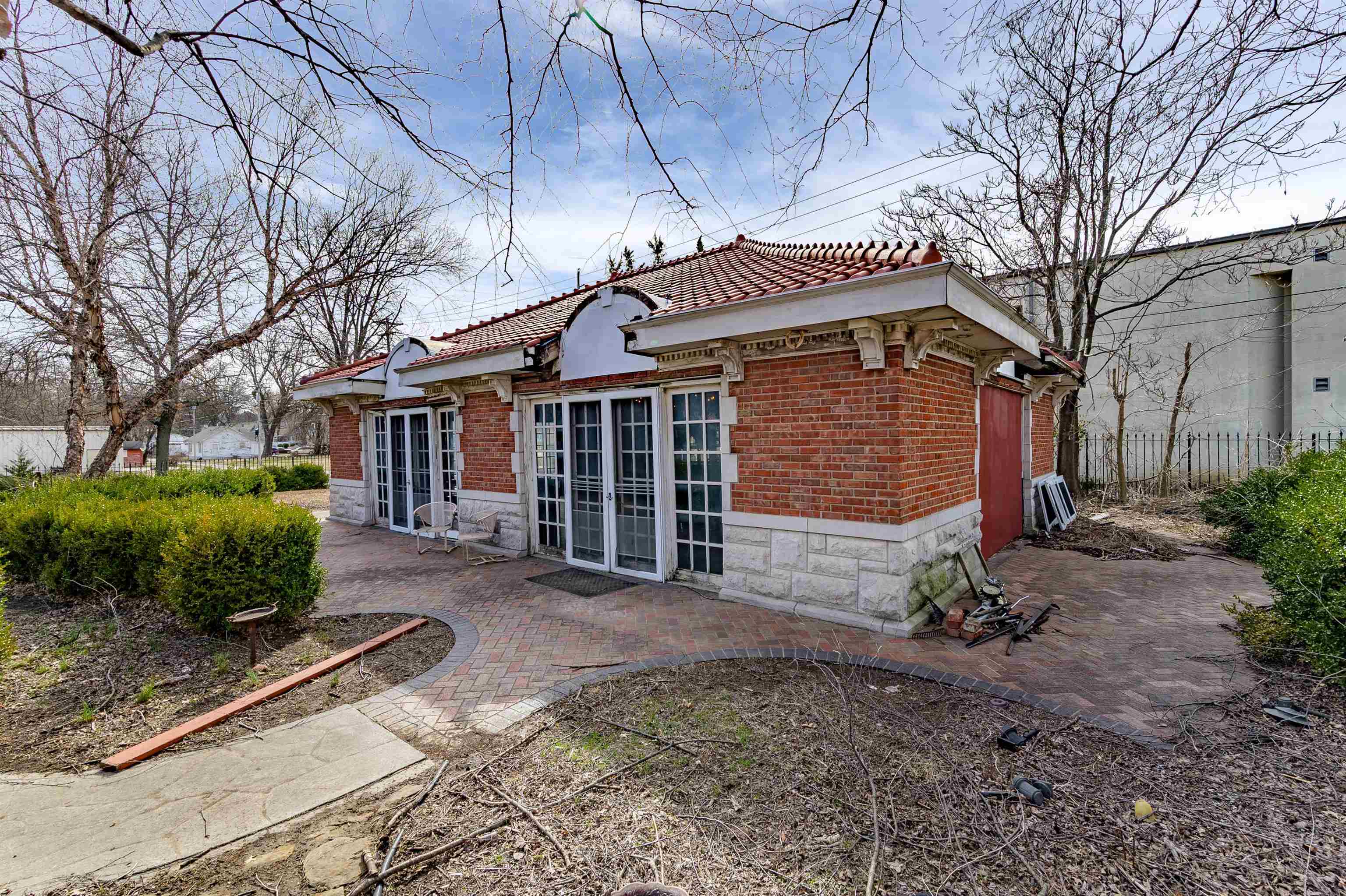 209 S Highland Ave Property Photo 25