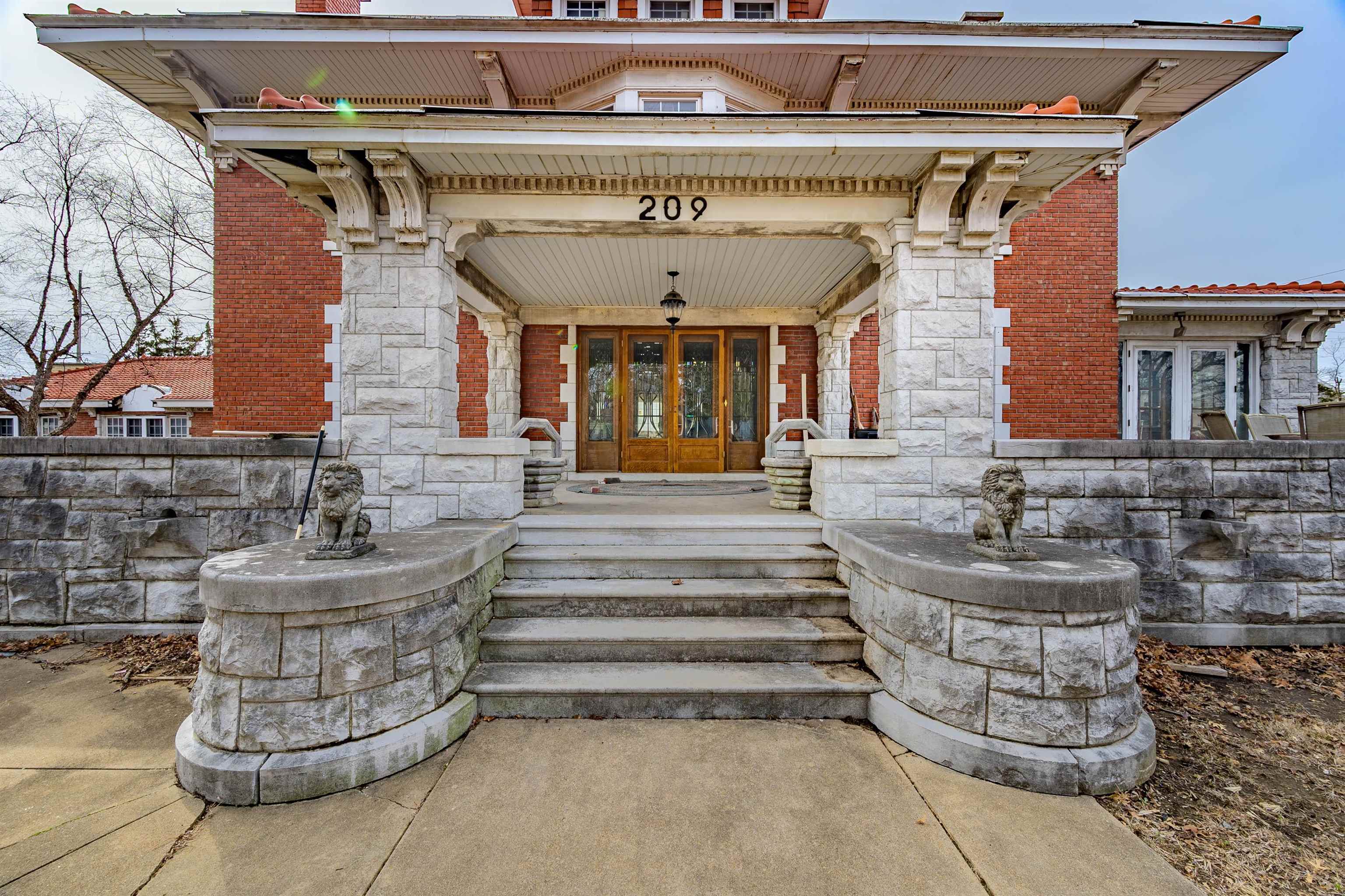 209 S Highland Ave Property Photo 29