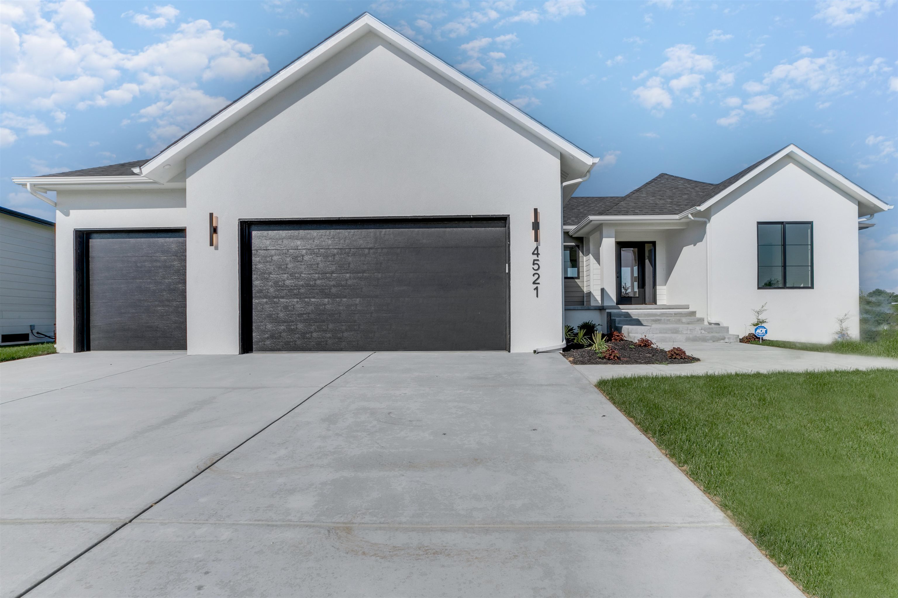 4521 N Bluestem Property Photo