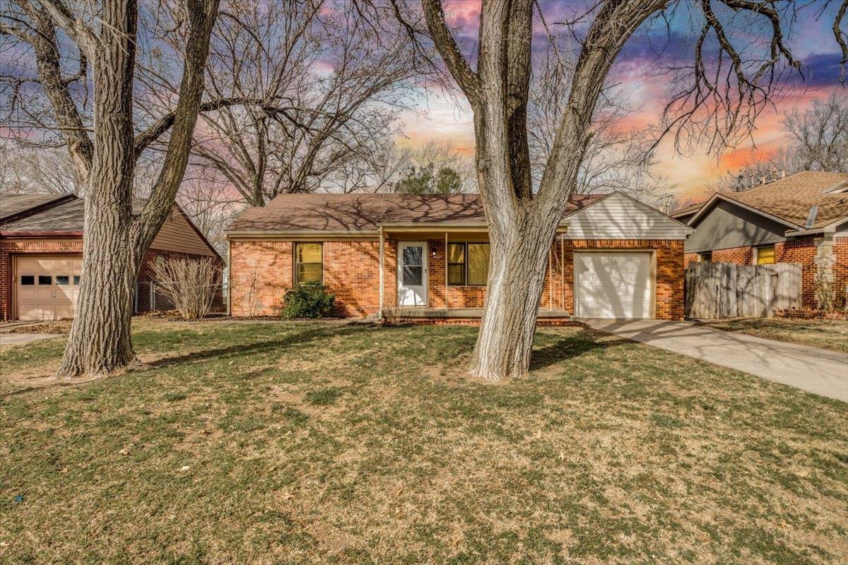 1009 N Woodlawn Property Photo