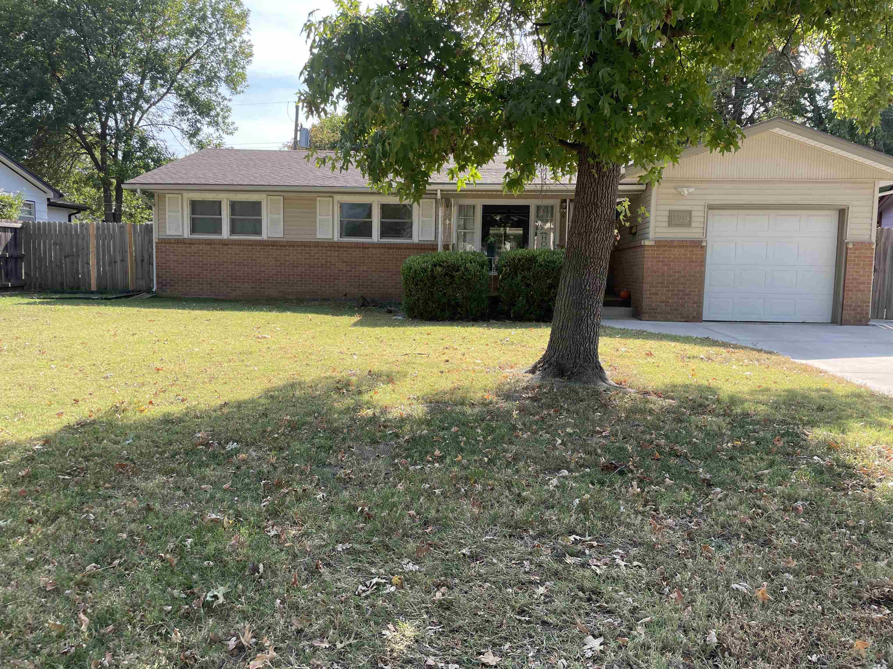 2103 W Manhattan Dr Property Photo