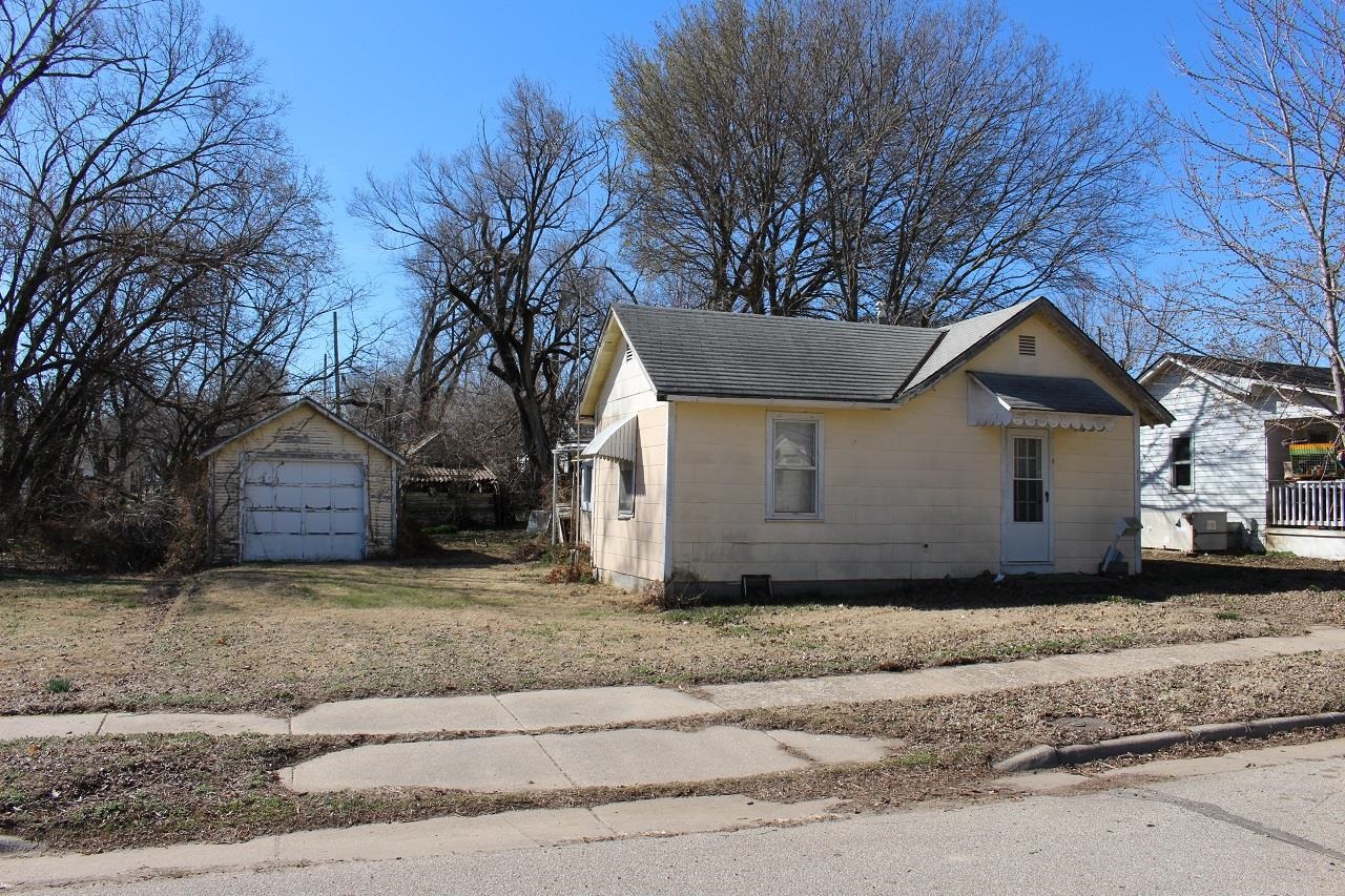 713 W Benton Ave Property Photo