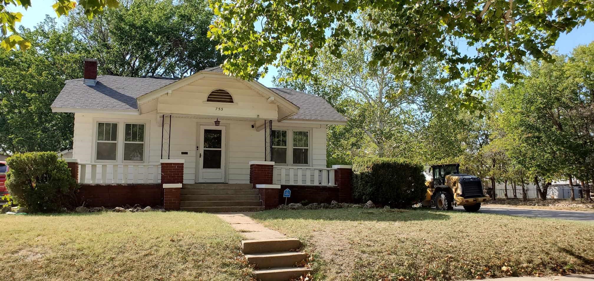 753 N Woodrow Ave Property Photo