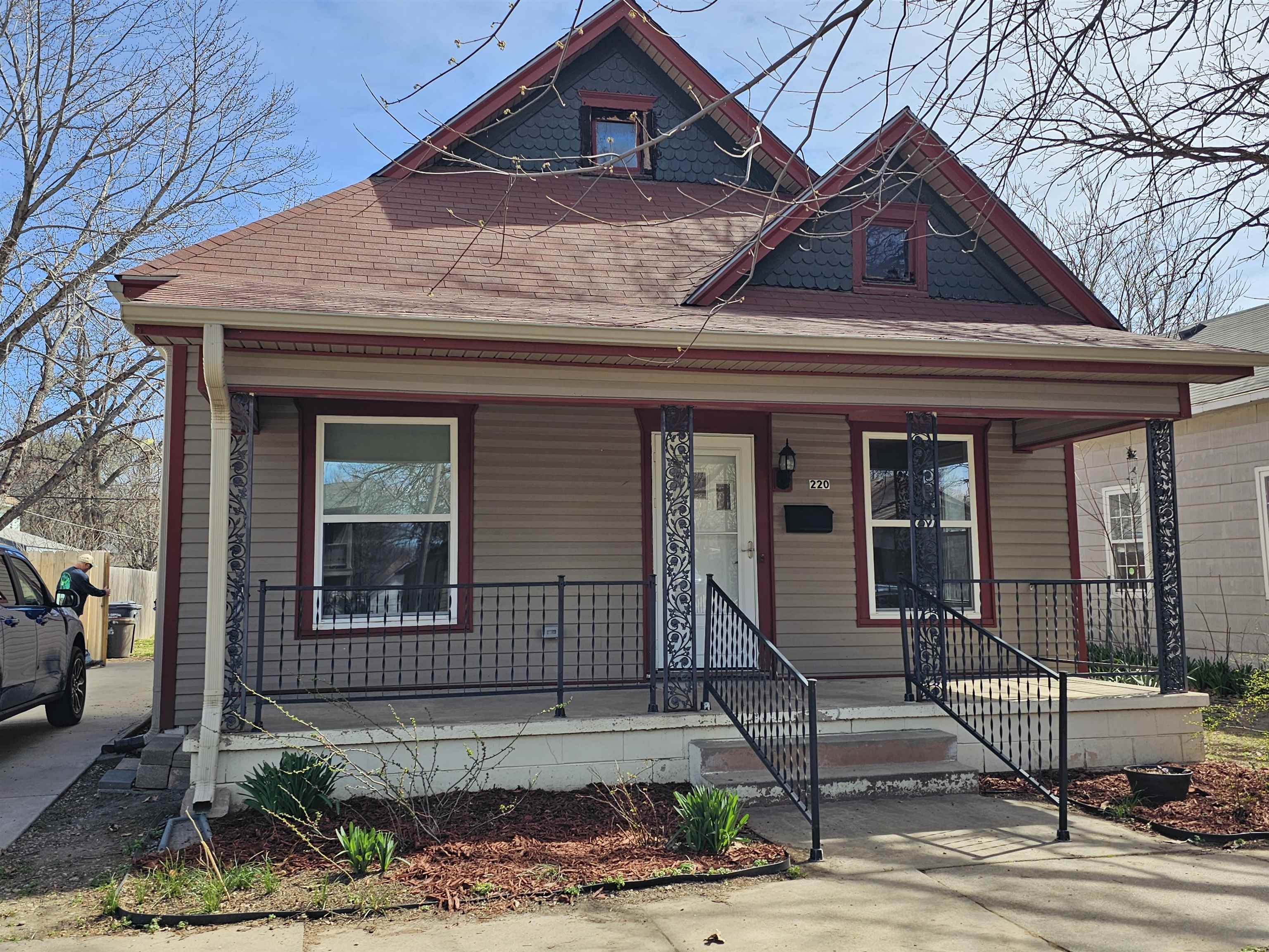 220 S Millwood Property Photo