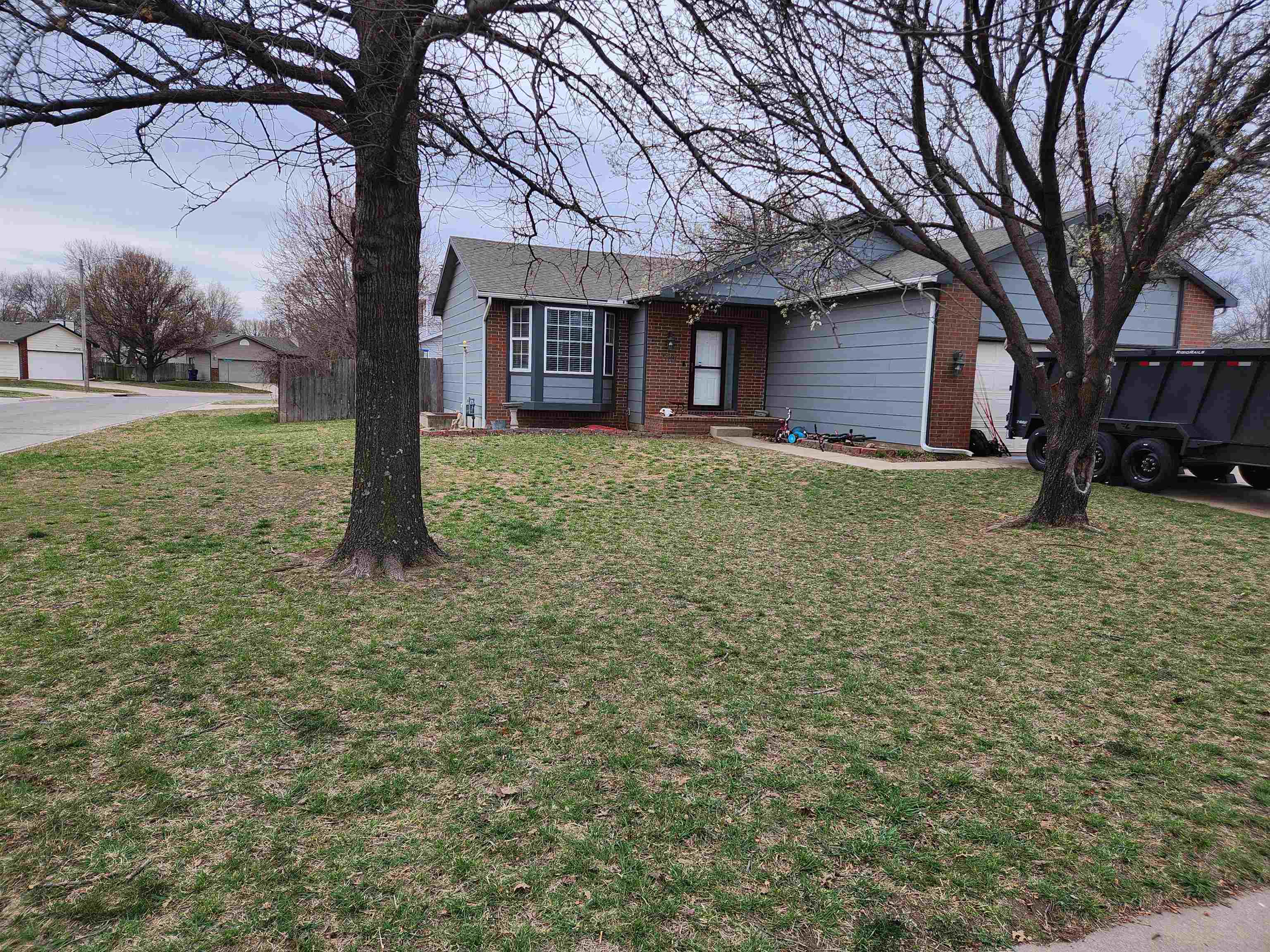 2109 N Pine Grove Ct Property Photo 1