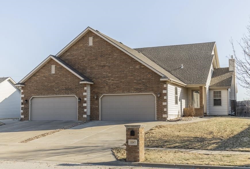 2247 Saddlebrook Dr Property Photo